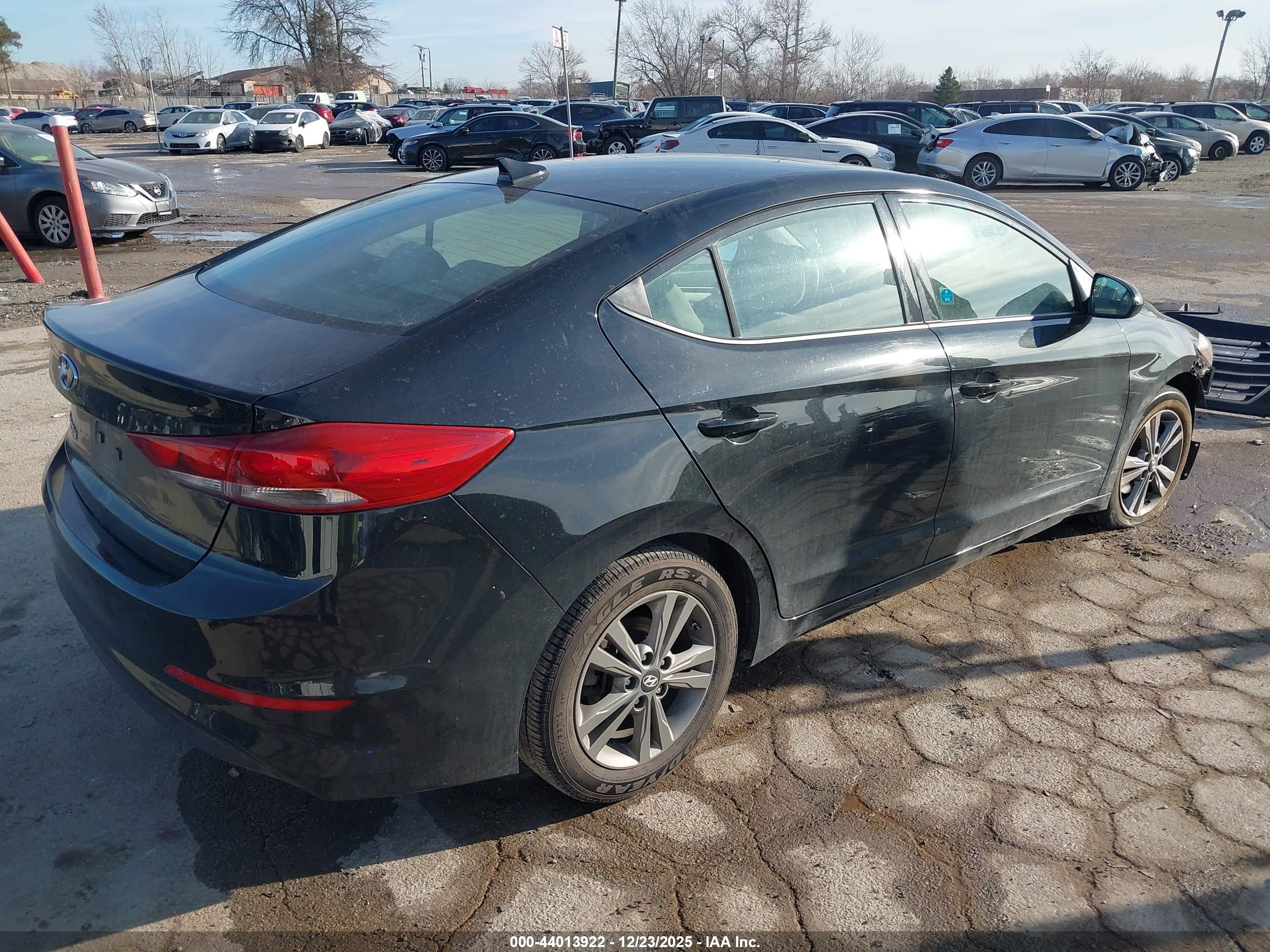 HYUNDAI ELANTRA image 4