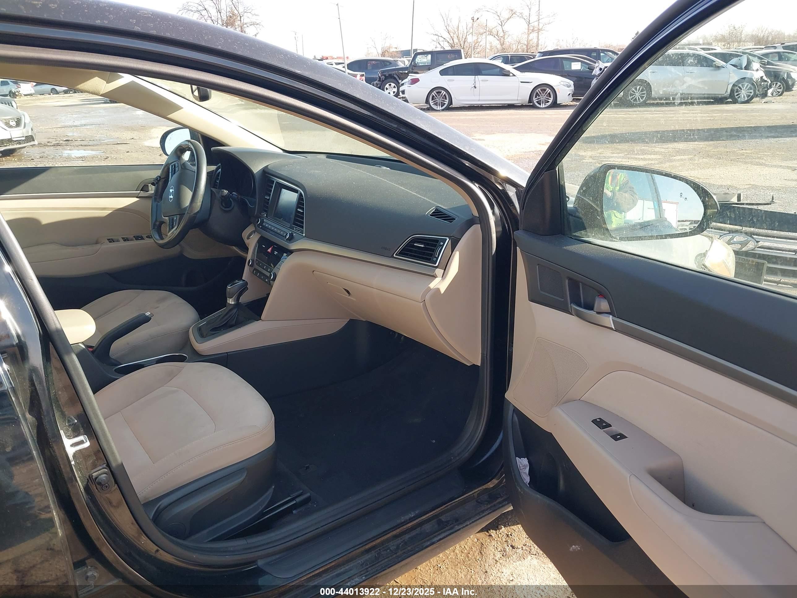 HYUNDAI ELANTRA image 5