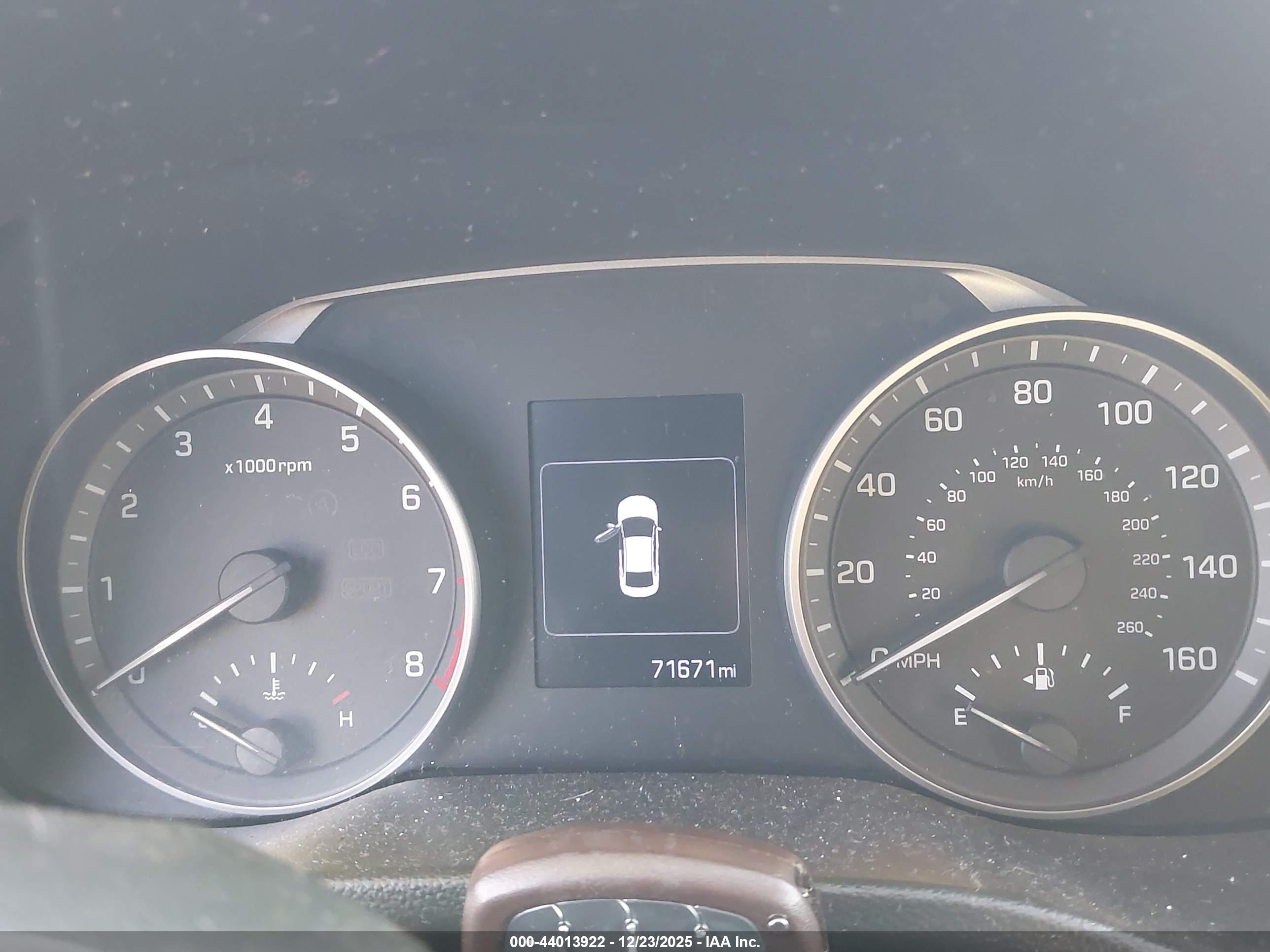 HYUNDAI ELANTRA image 7