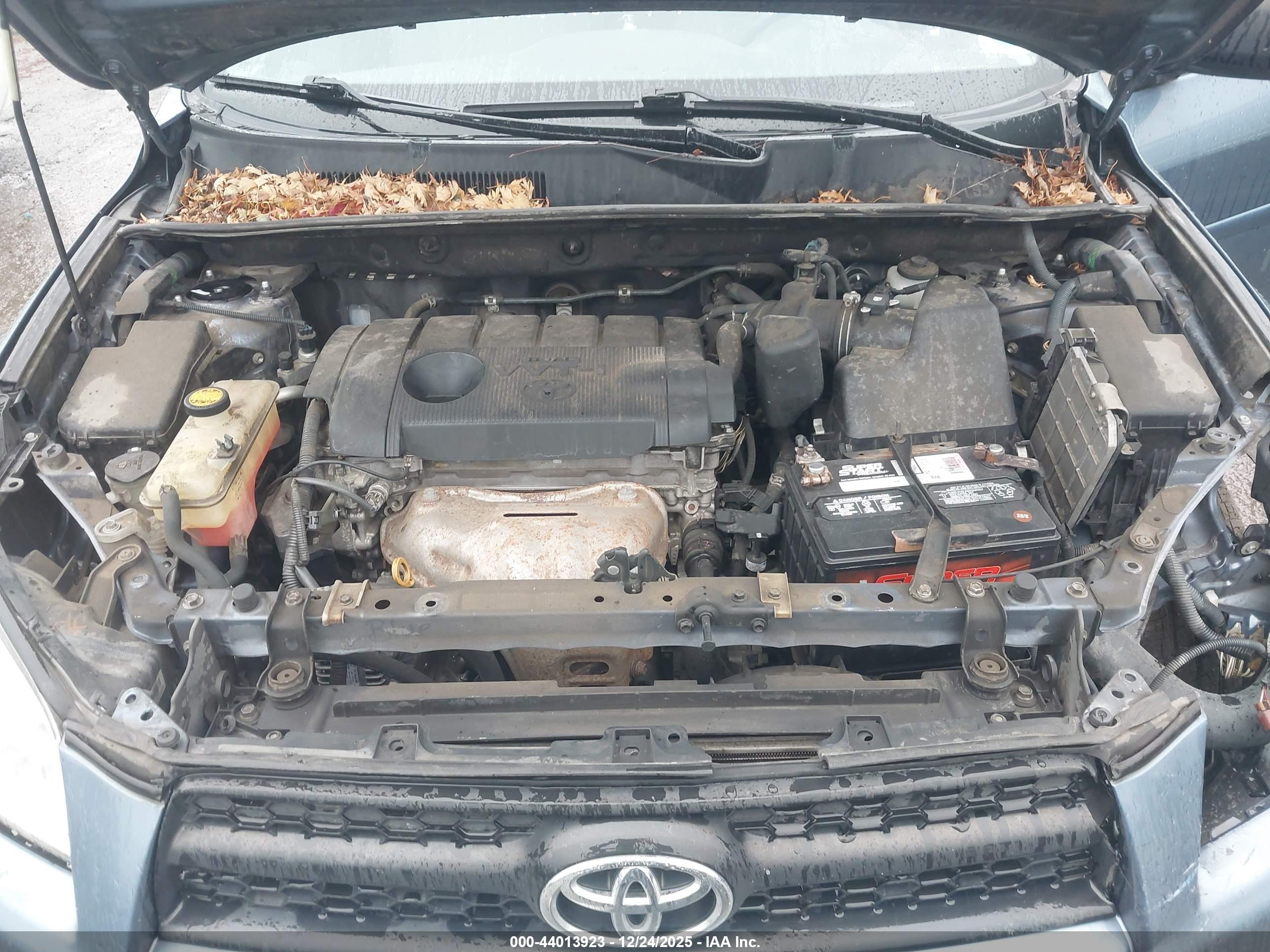 TOYOTA RAV4 image 10