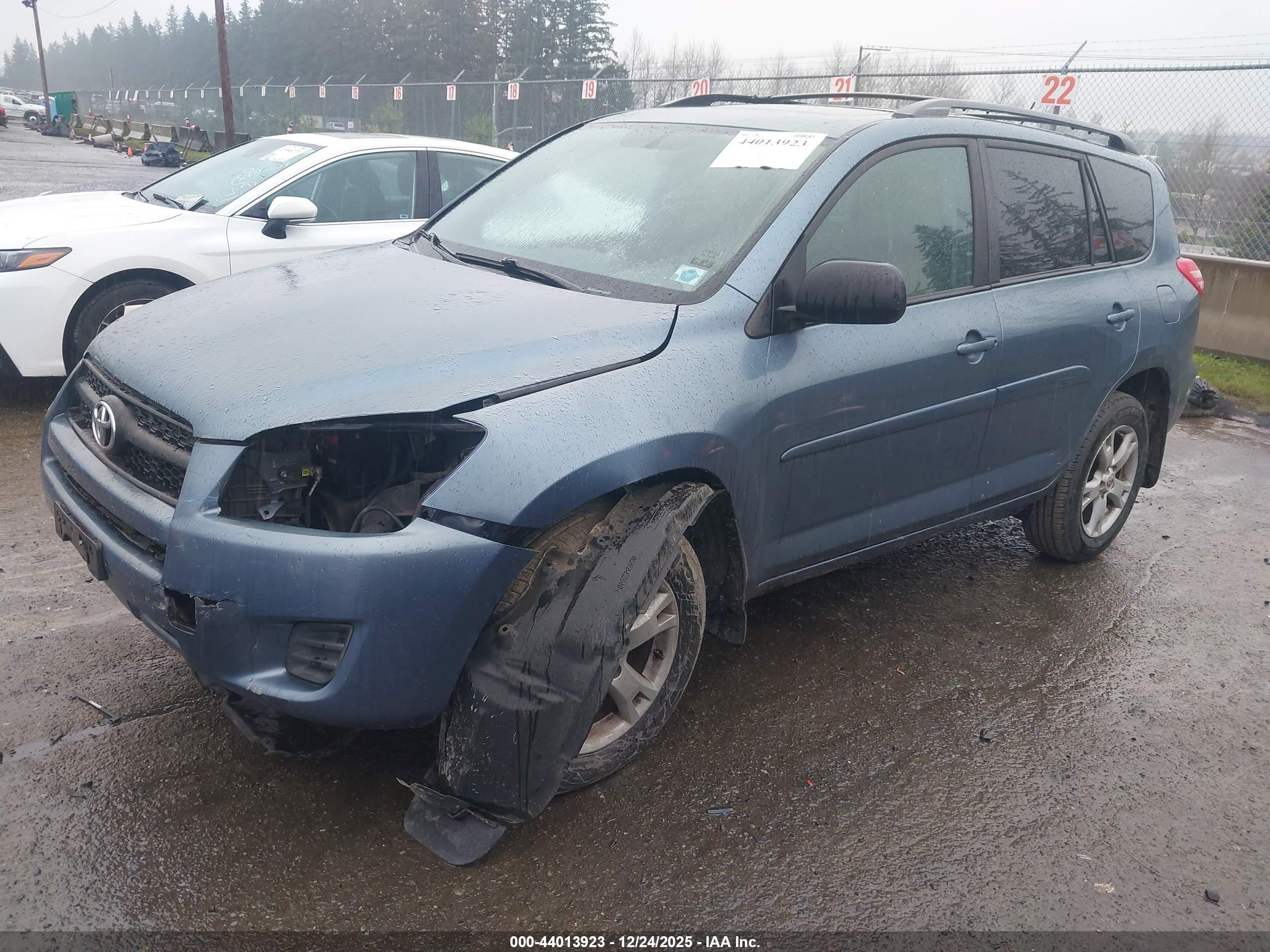 TOYOTA RAV4 image 2