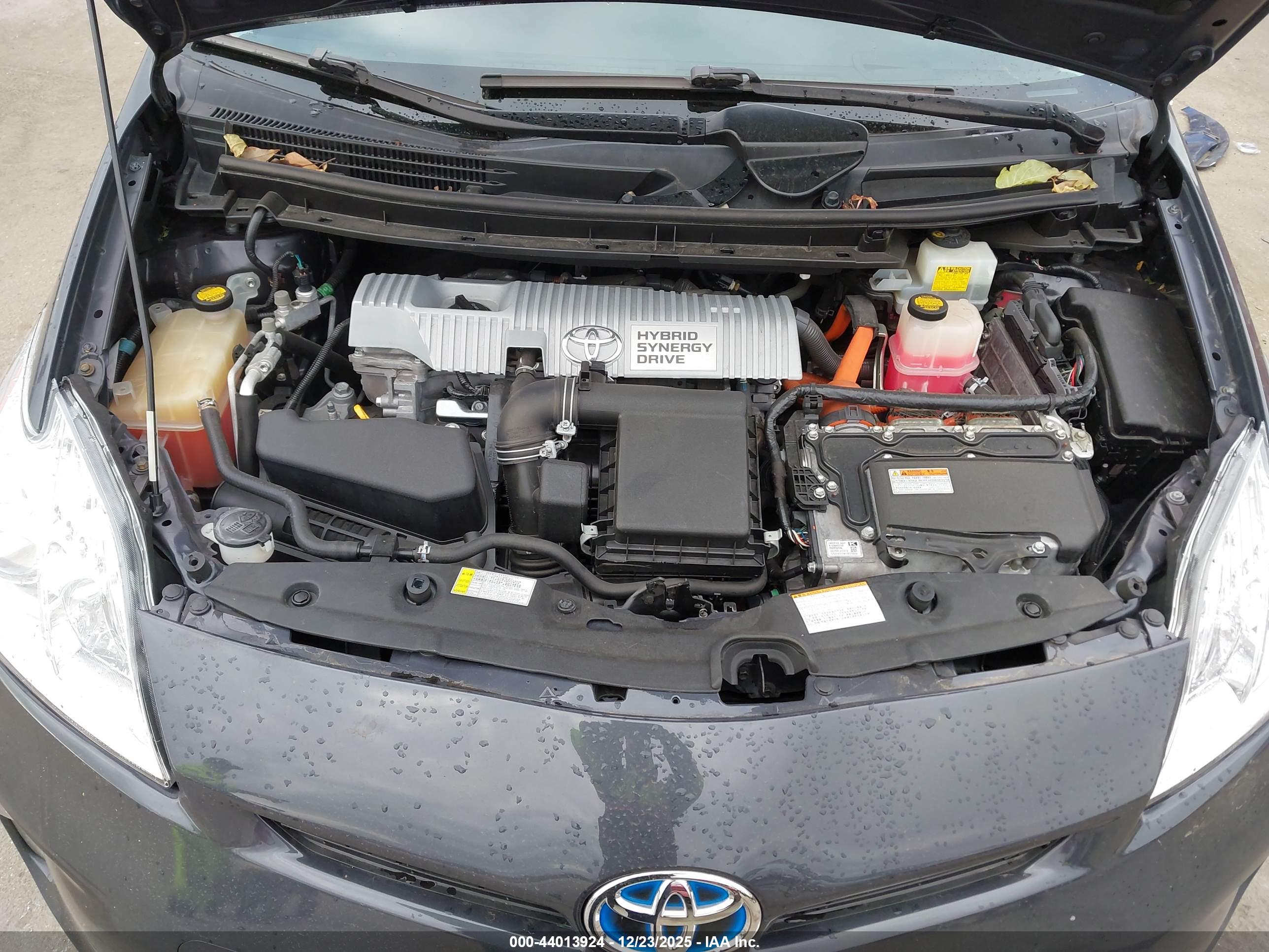 TOYOTA PRIUS image 10