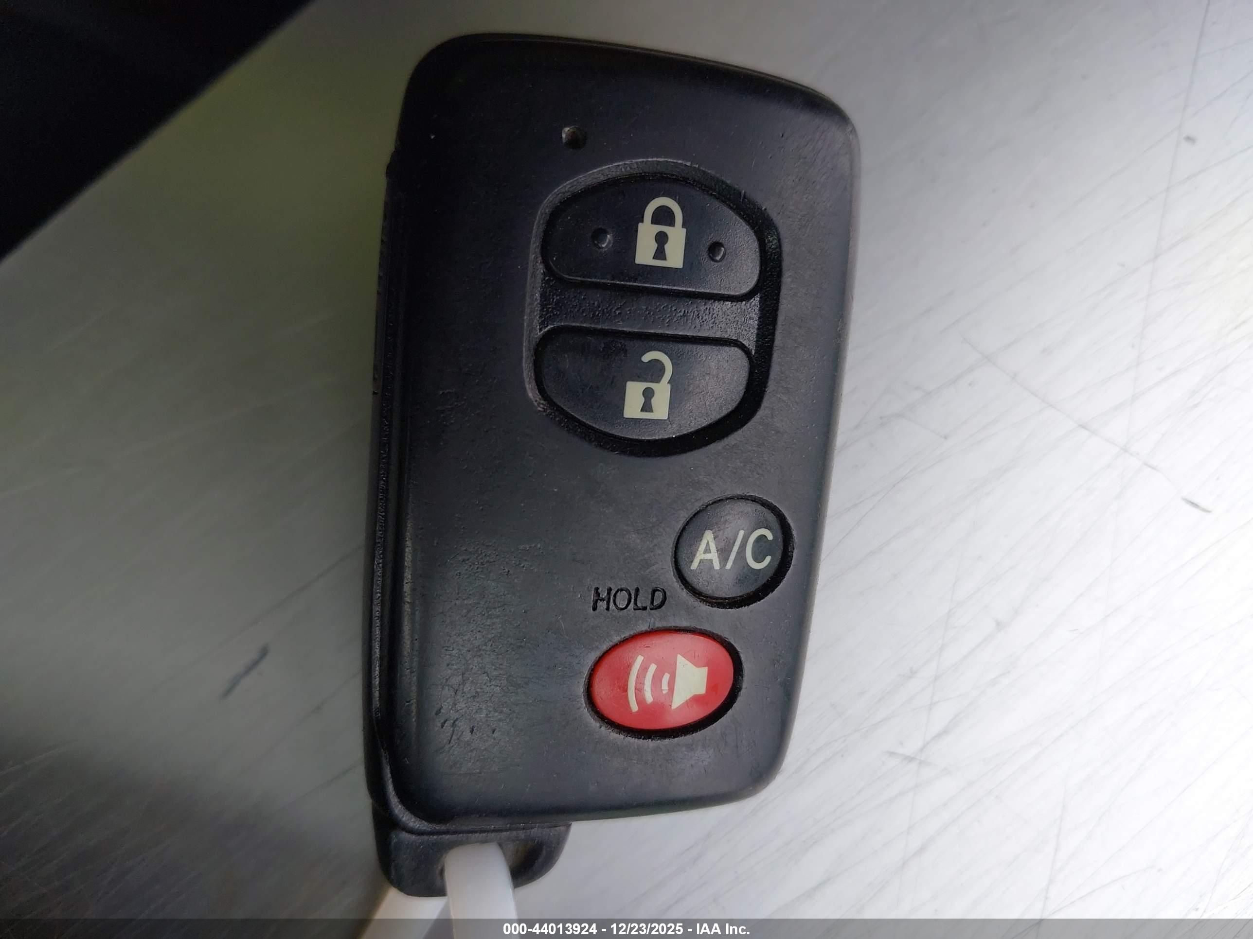 TOYOTA PRIUS image 11