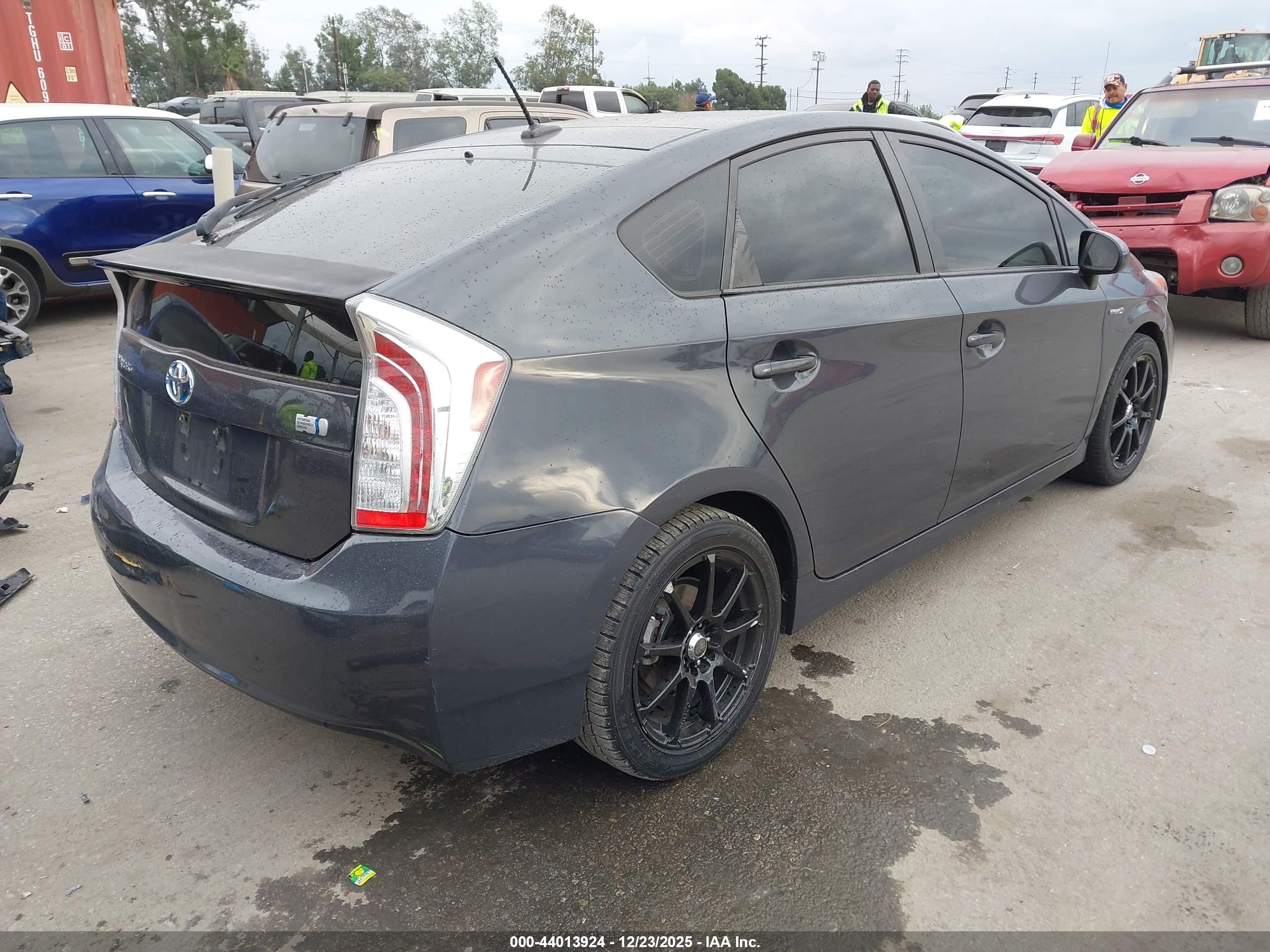 TOYOTA PRIUS image 4