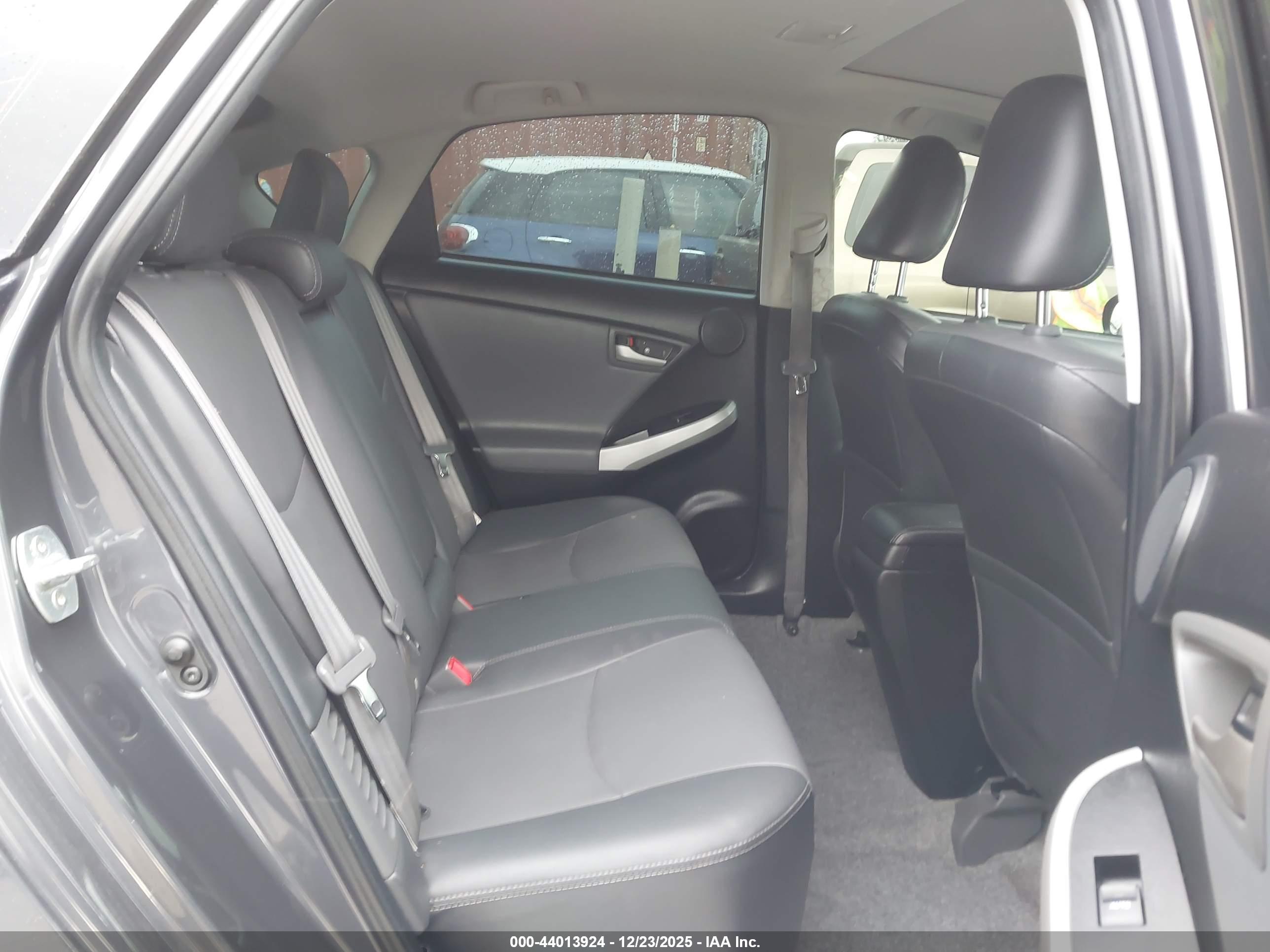 TOYOTA PRIUS image 8