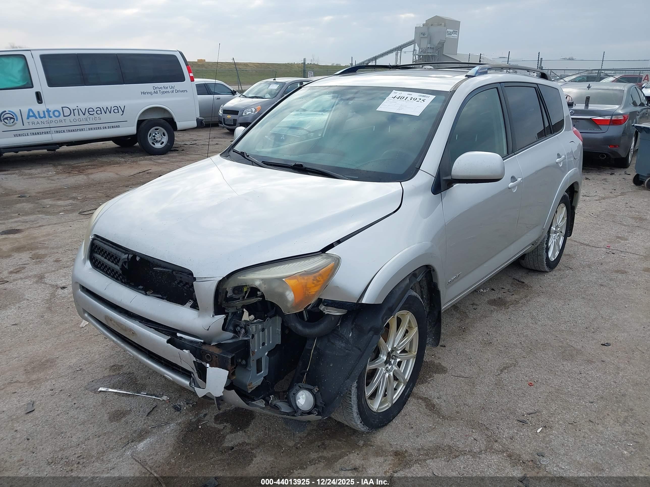 TOYOTA RAV4 image 2