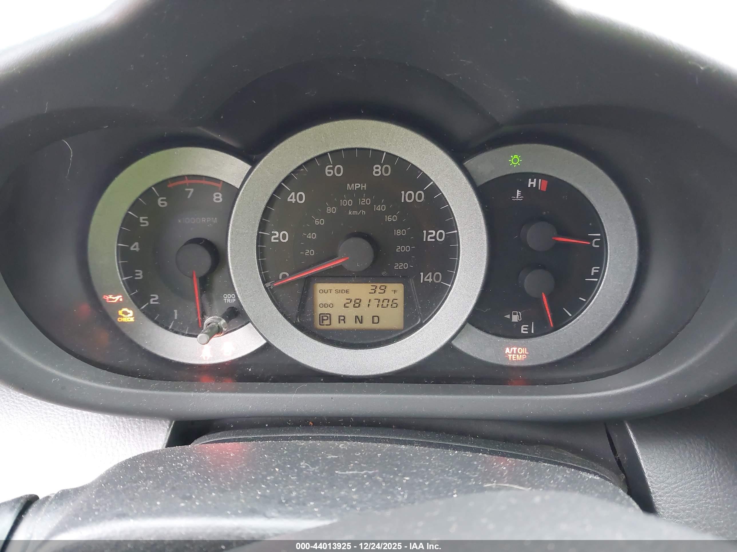 TOYOTA RAV4 image 7
