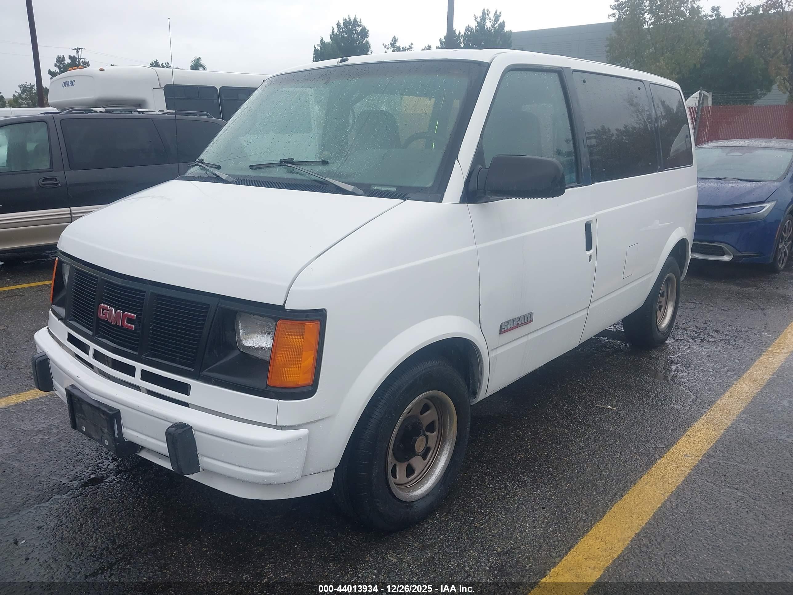 GMC SAFARI image 2
