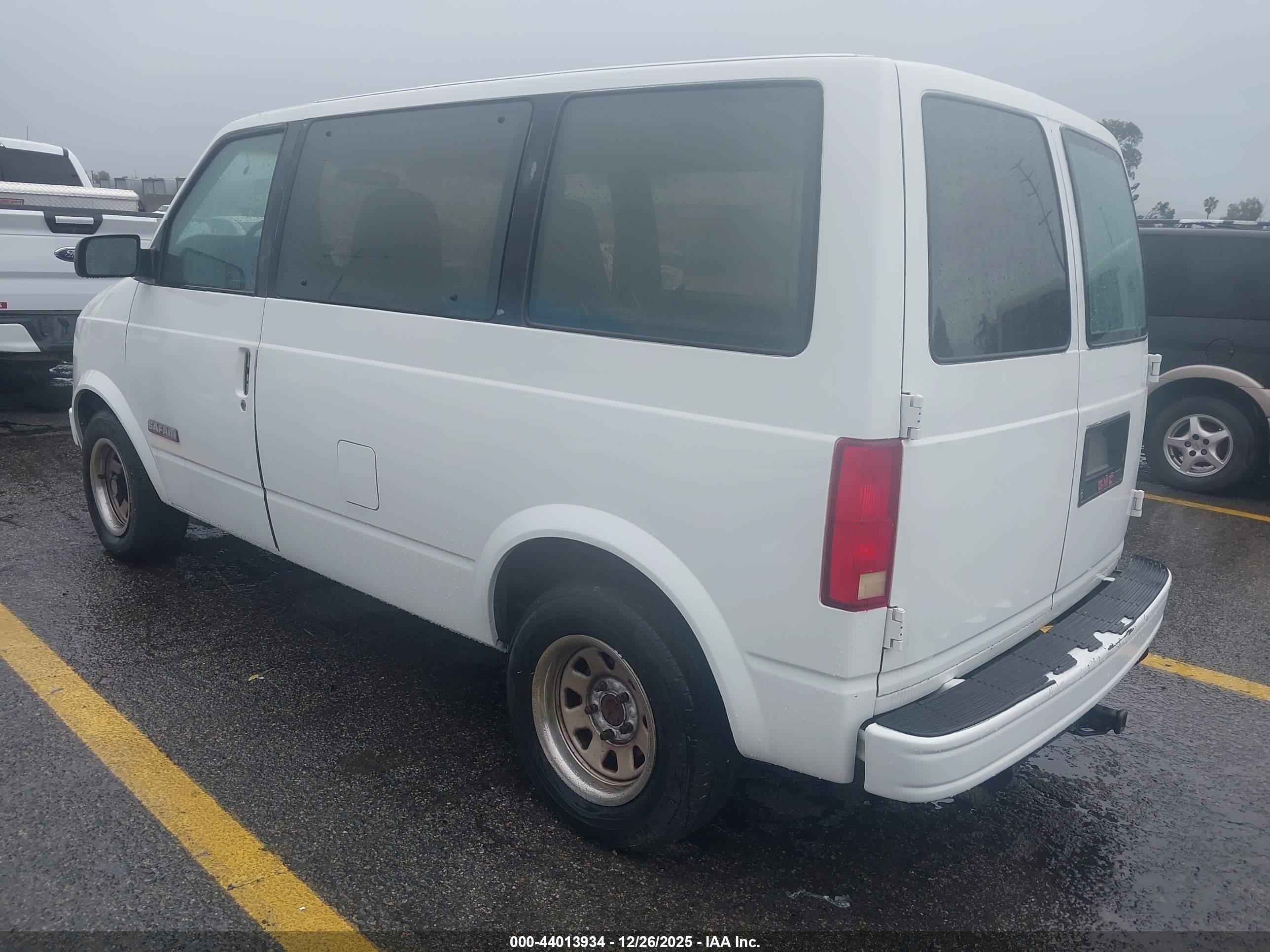 GMC SAFARI image 3