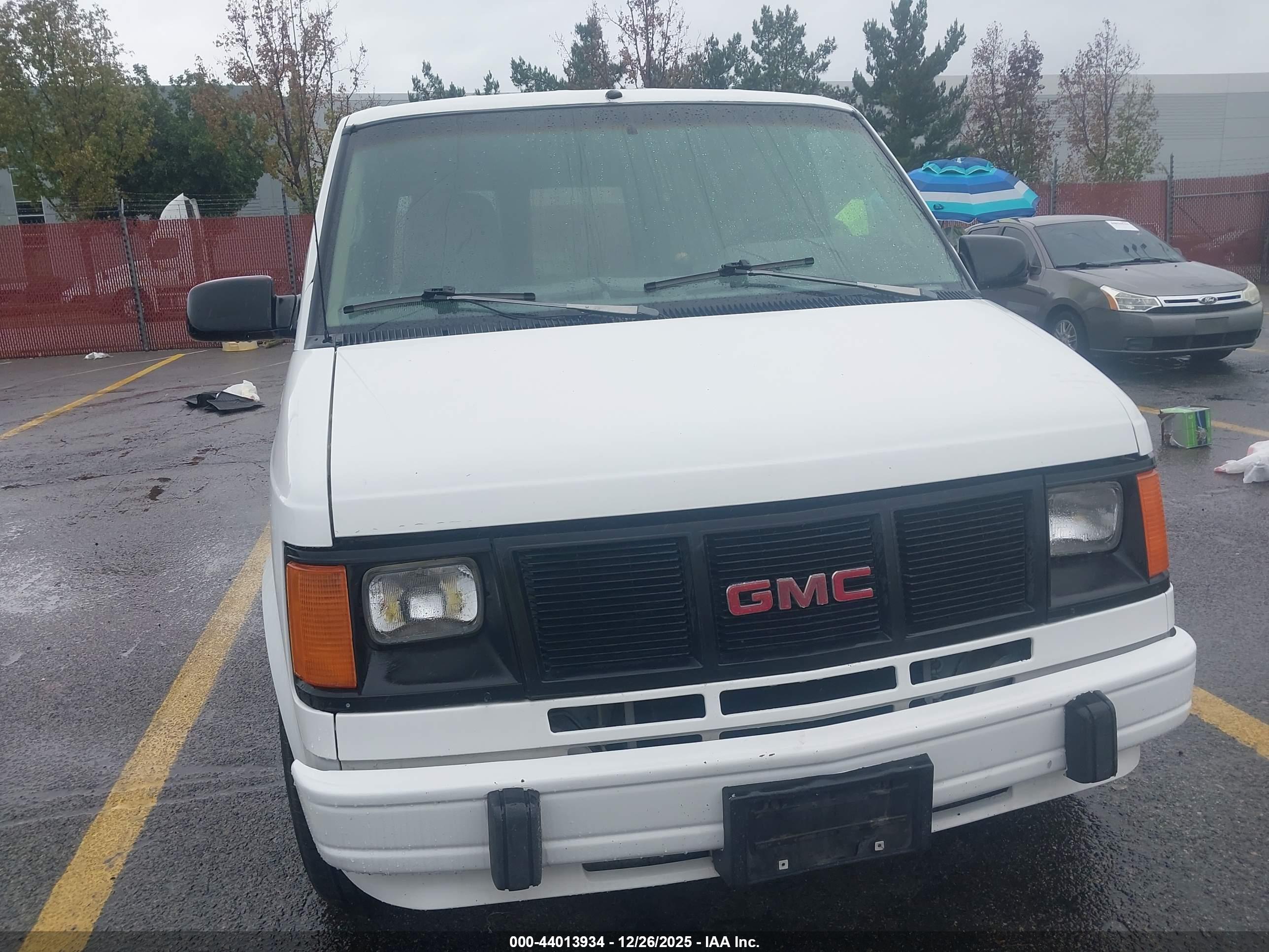 GMC SAFARI image 6