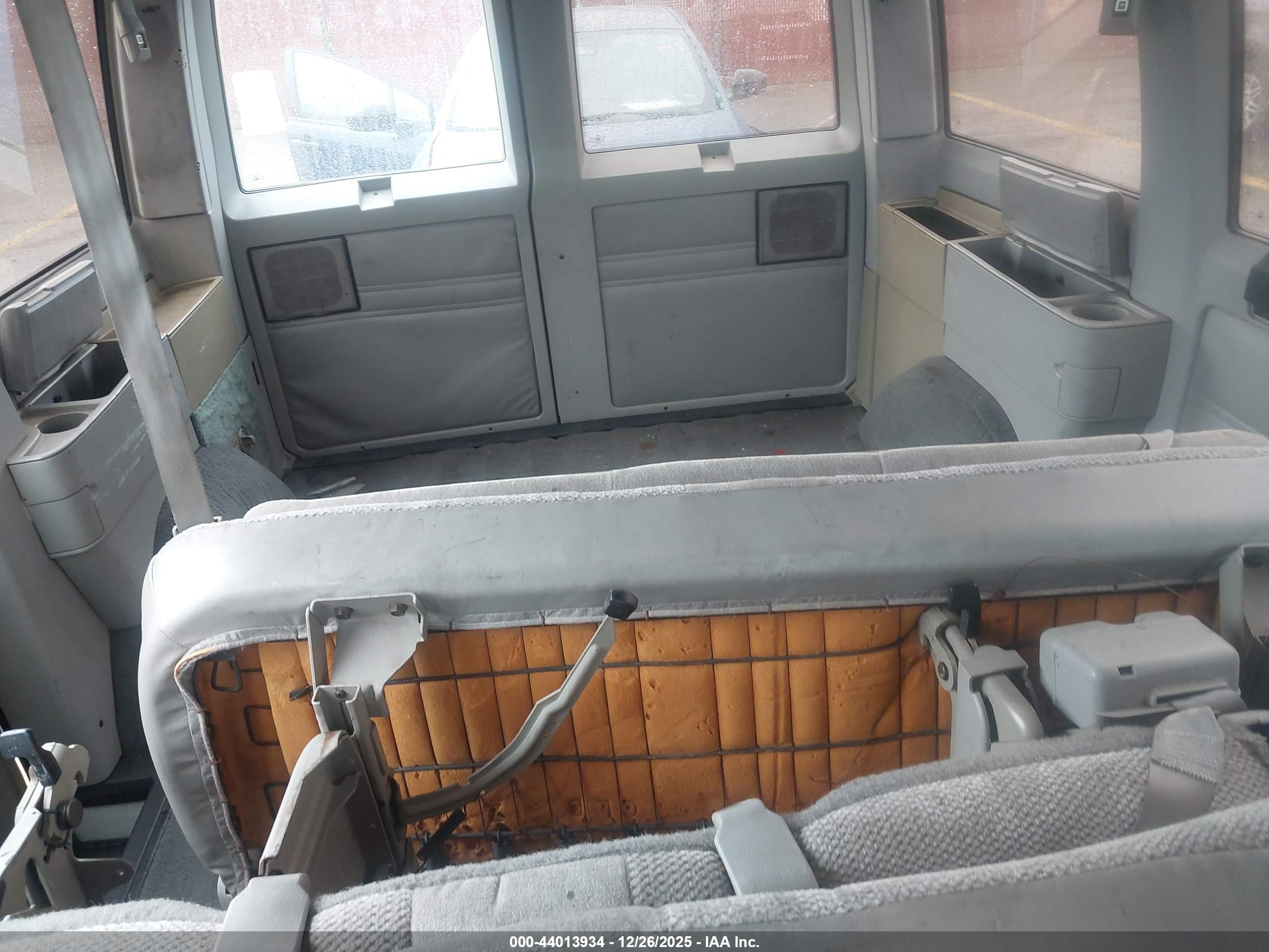 GMC SAFARI image 8