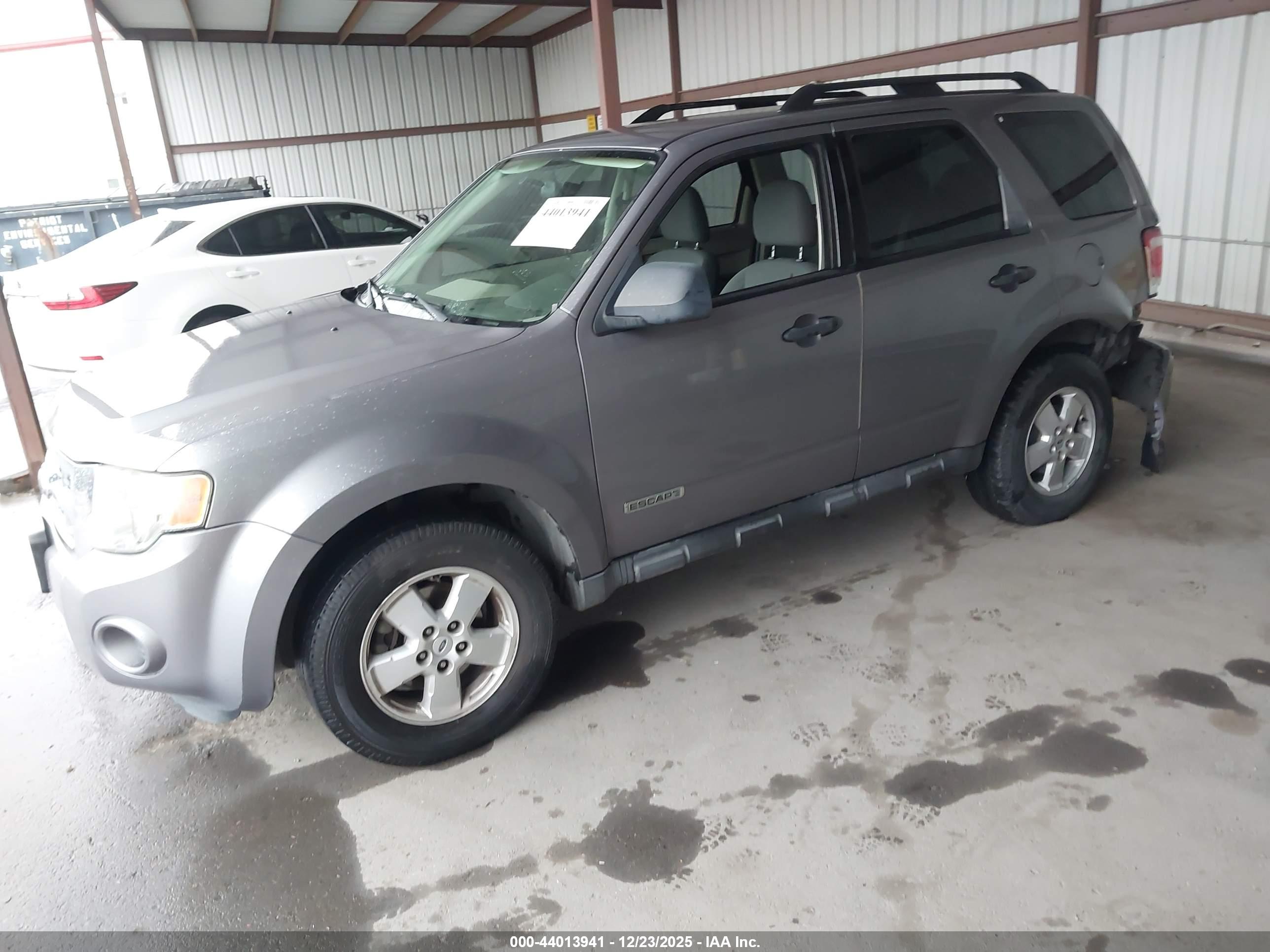 FORD ESCAPE image 2