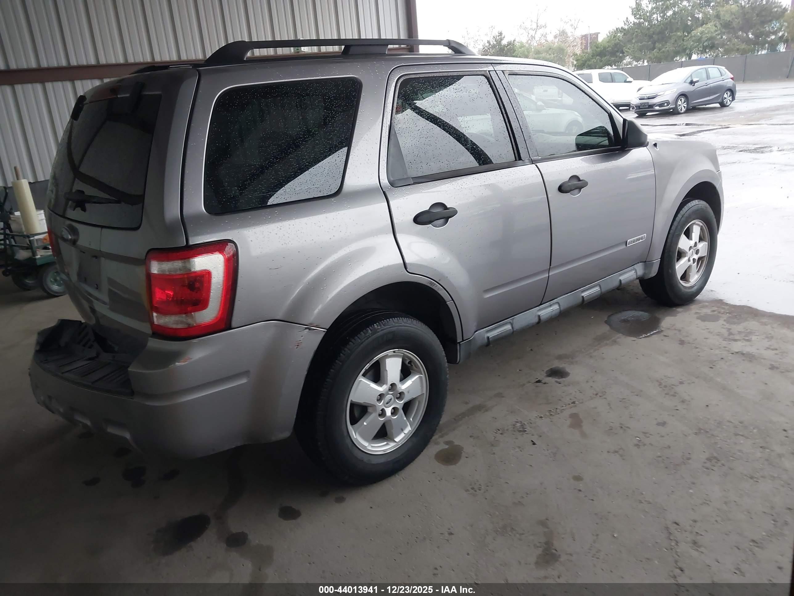 FORD ESCAPE image 4