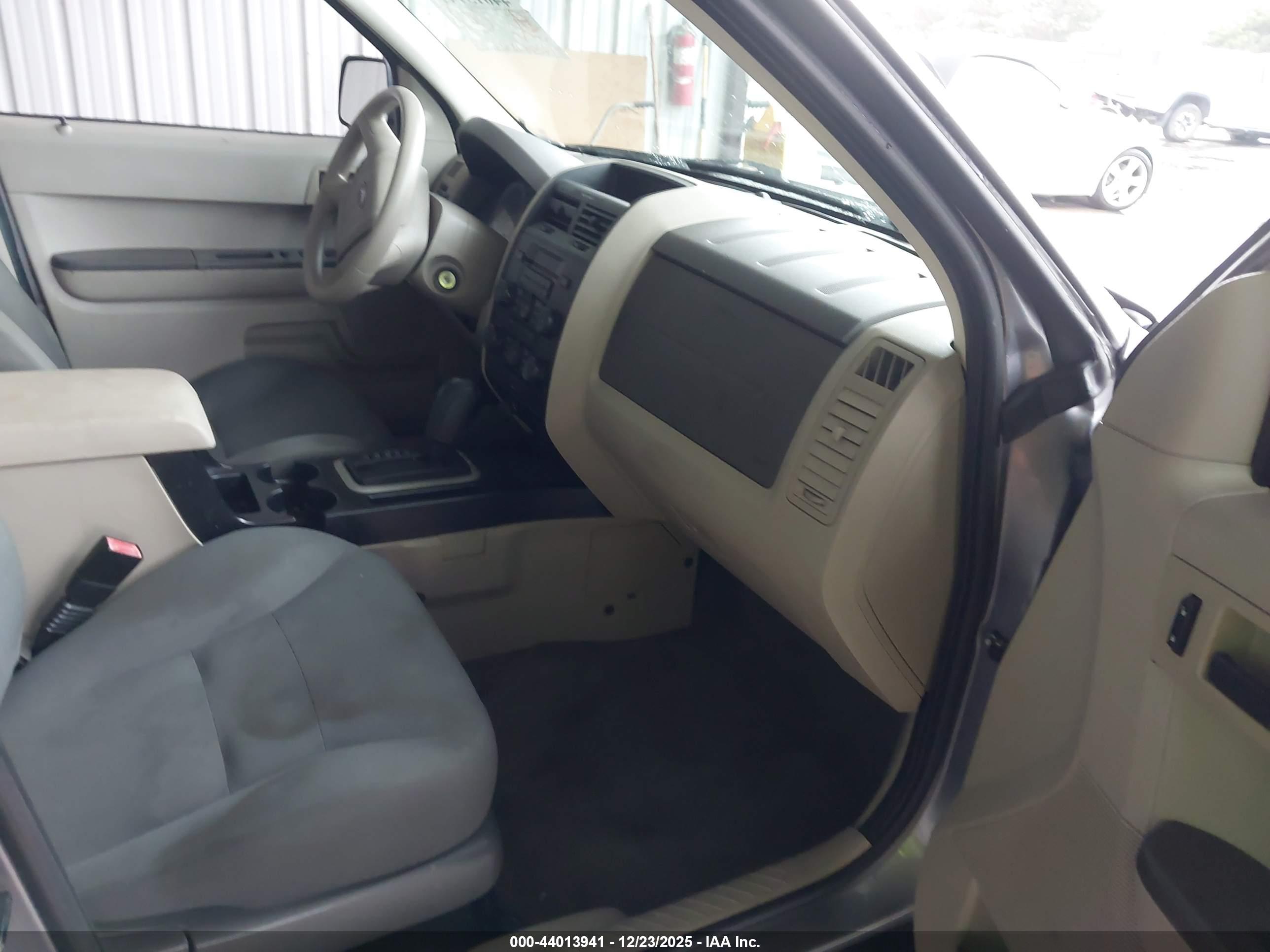 FORD ESCAPE image 5