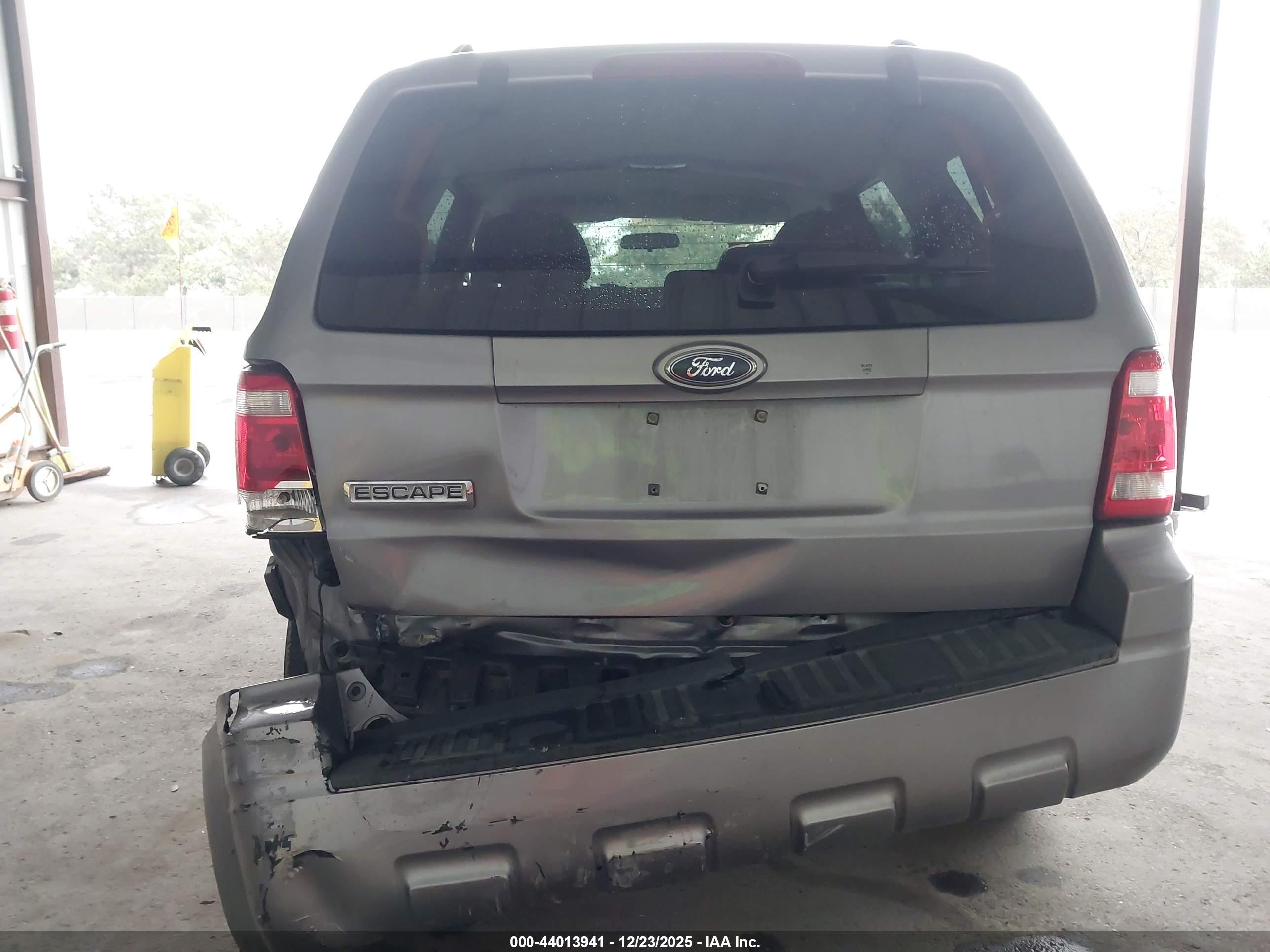 FORD ESCAPE image 6