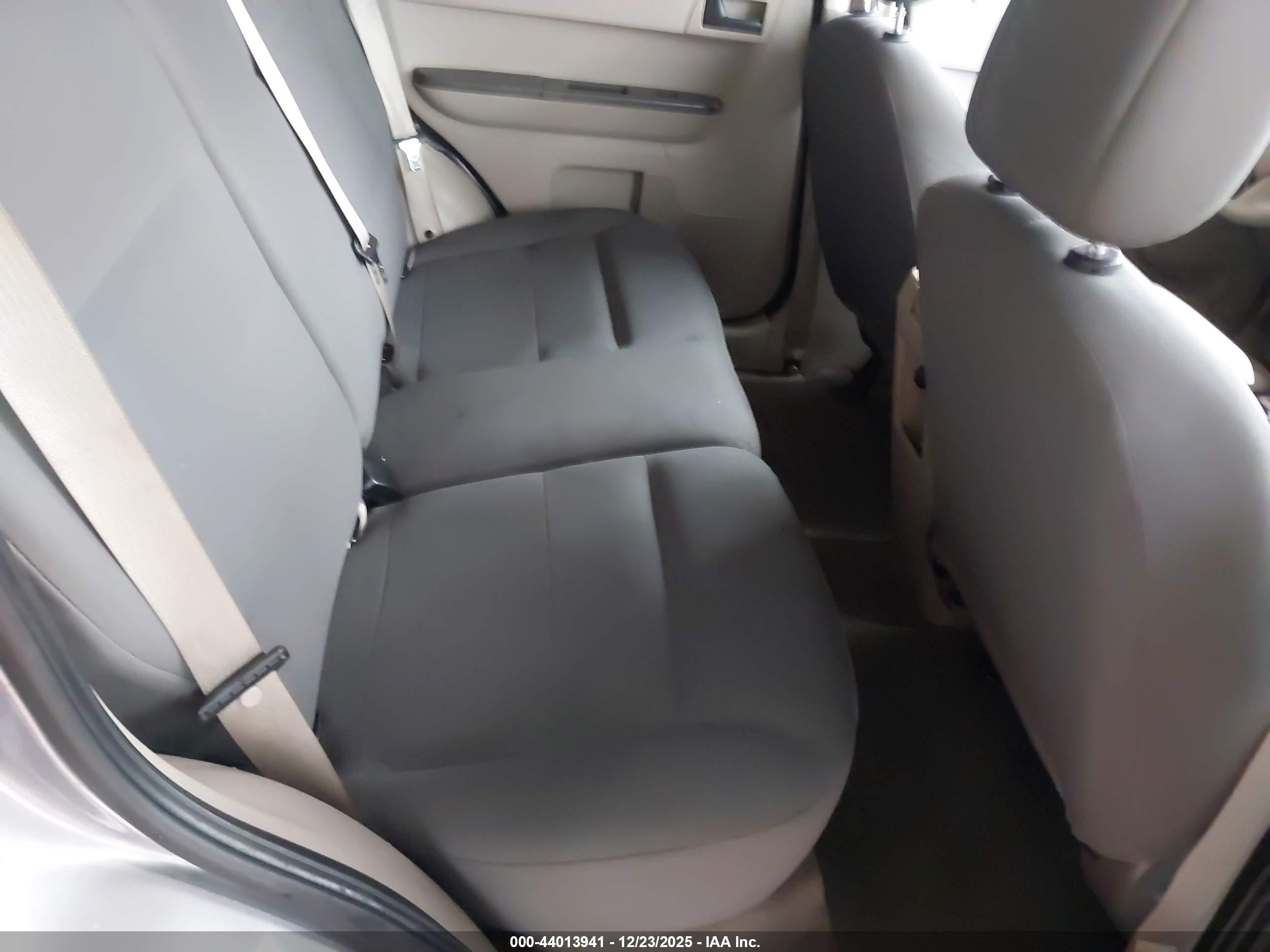 FORD ESCAPE image 8