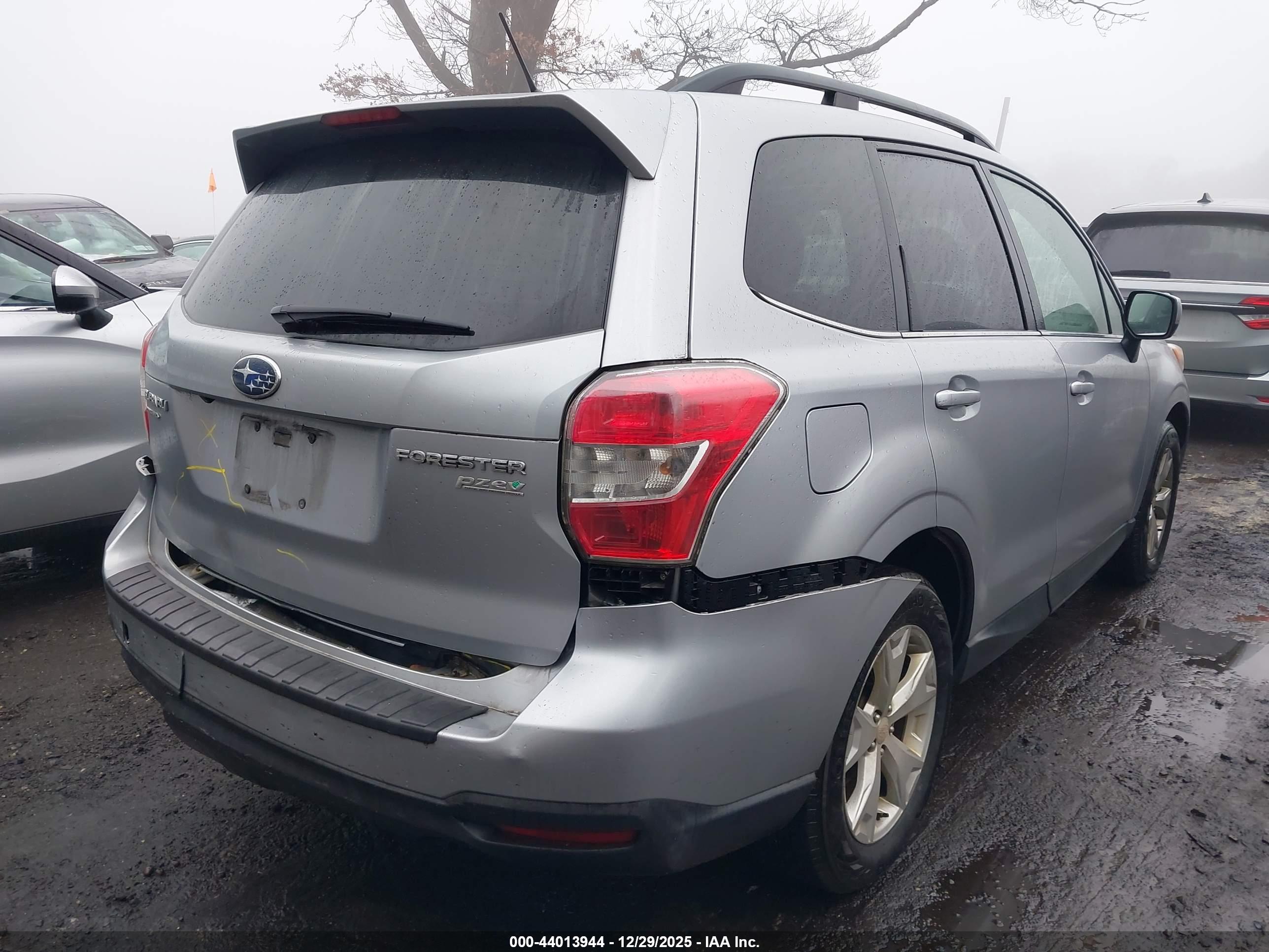 SUBARU FORESTER image 6