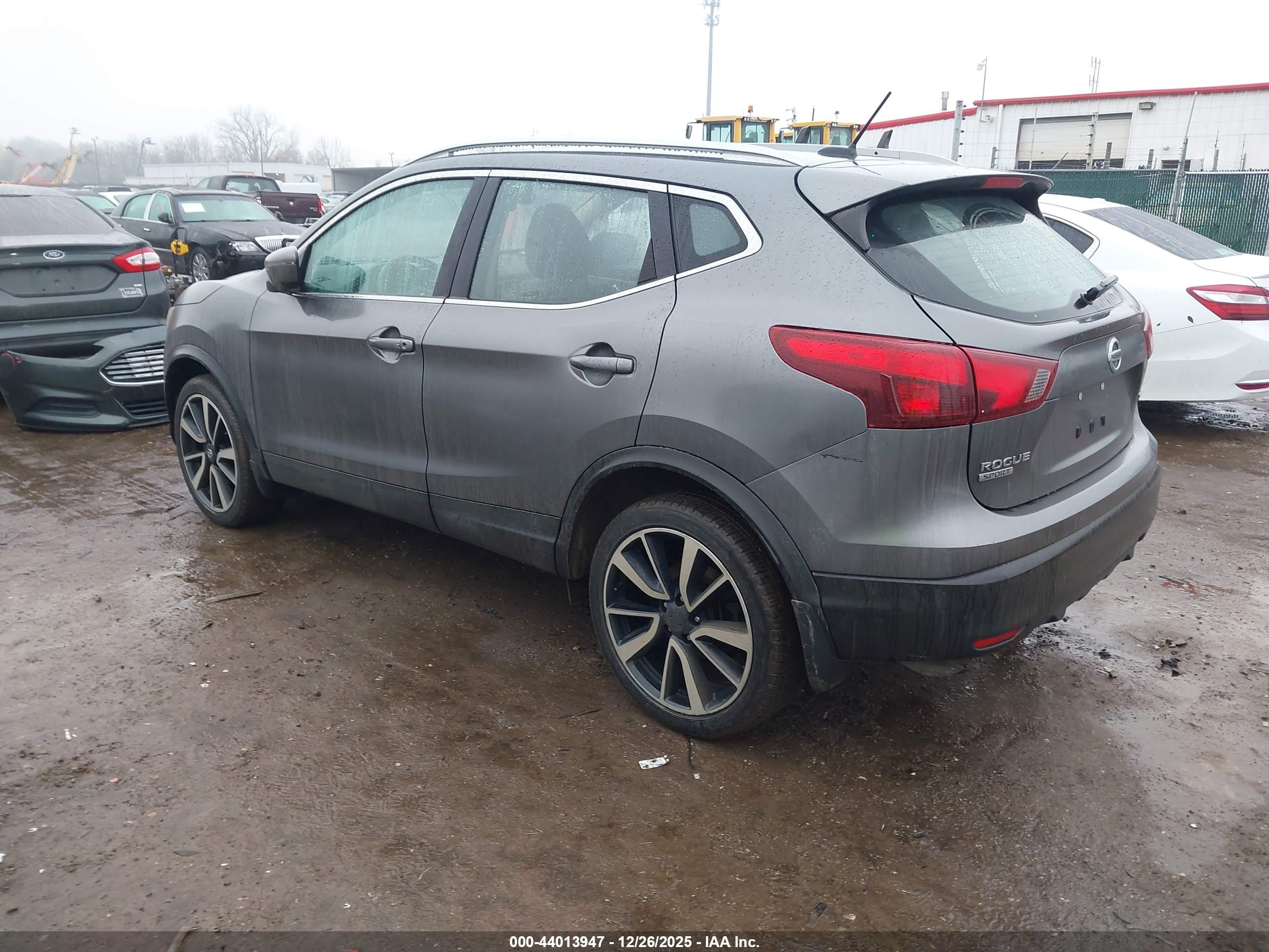 NISSAN ROGUE image 3
