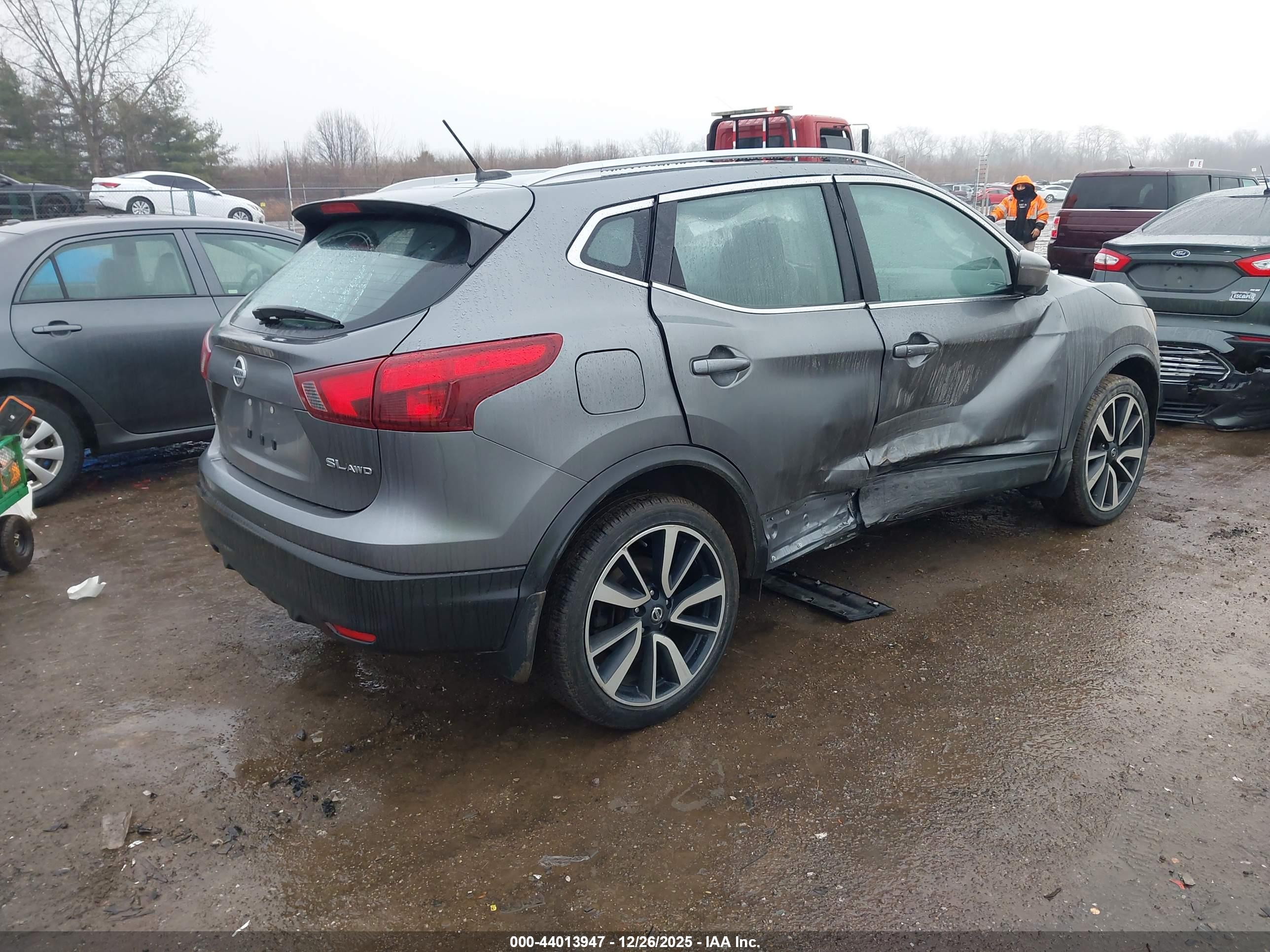 NISSAN ROGUE image 4