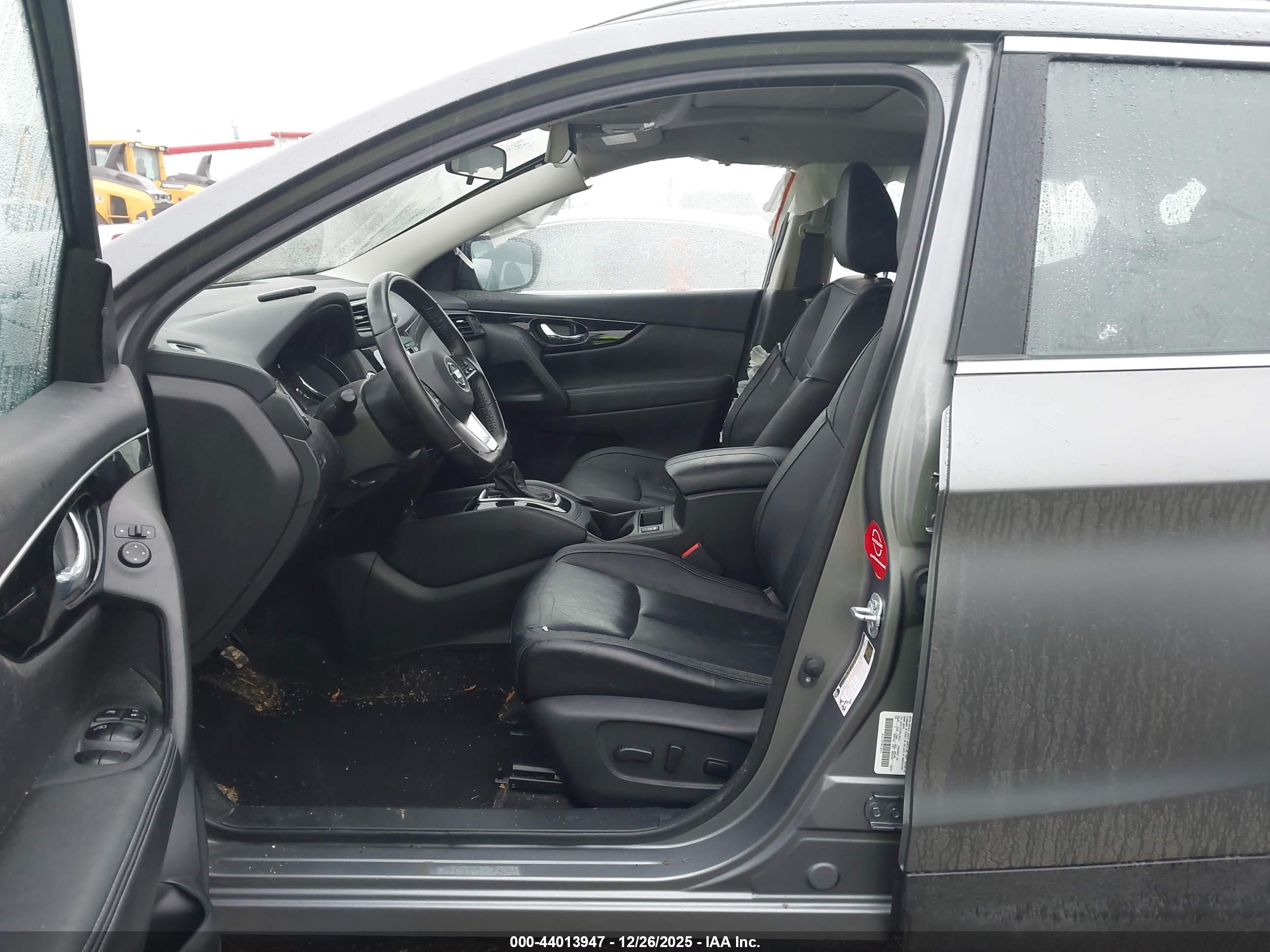 NISSAN ROGUE image 5