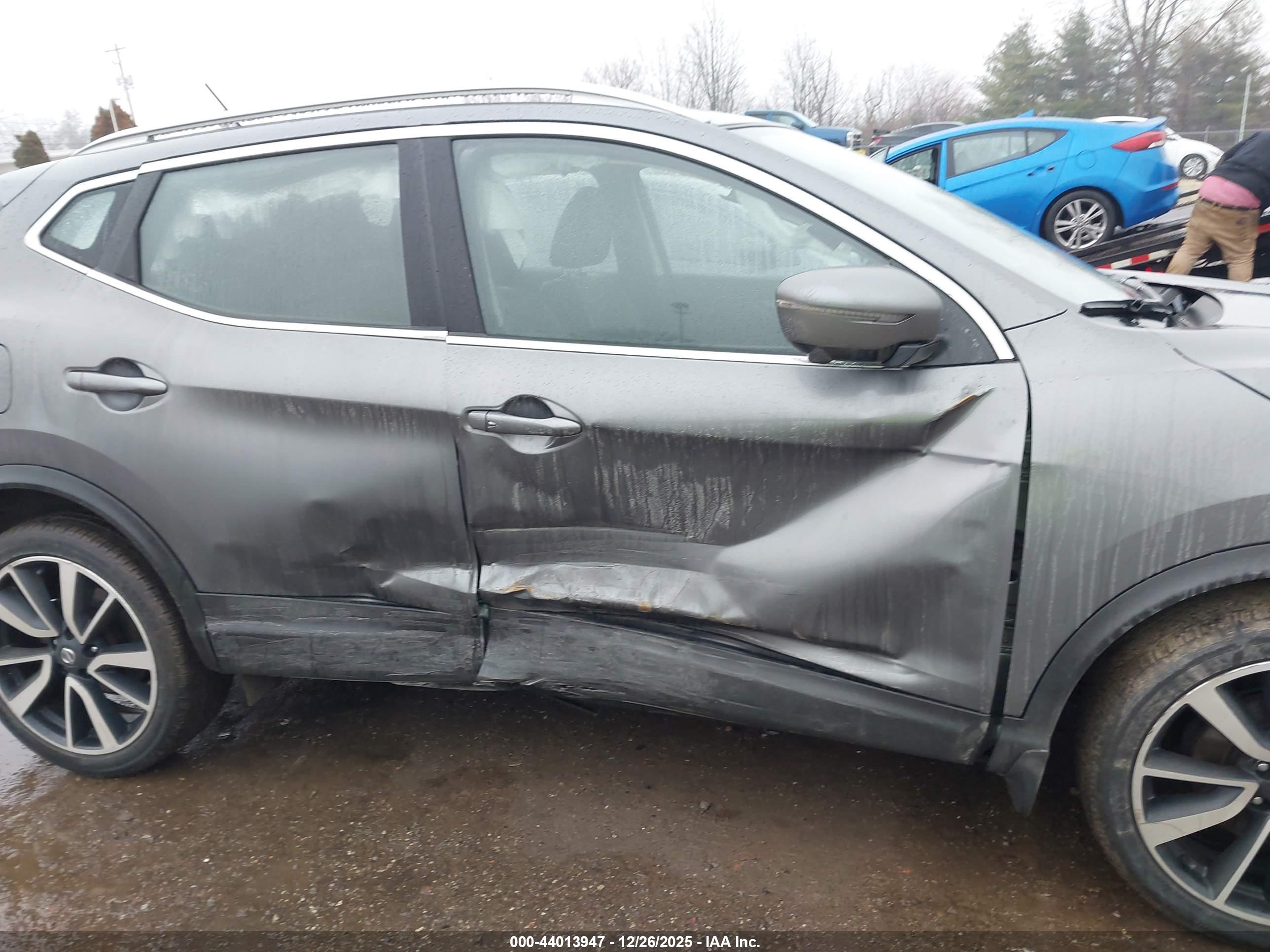 NISSAN ROGUE image 6