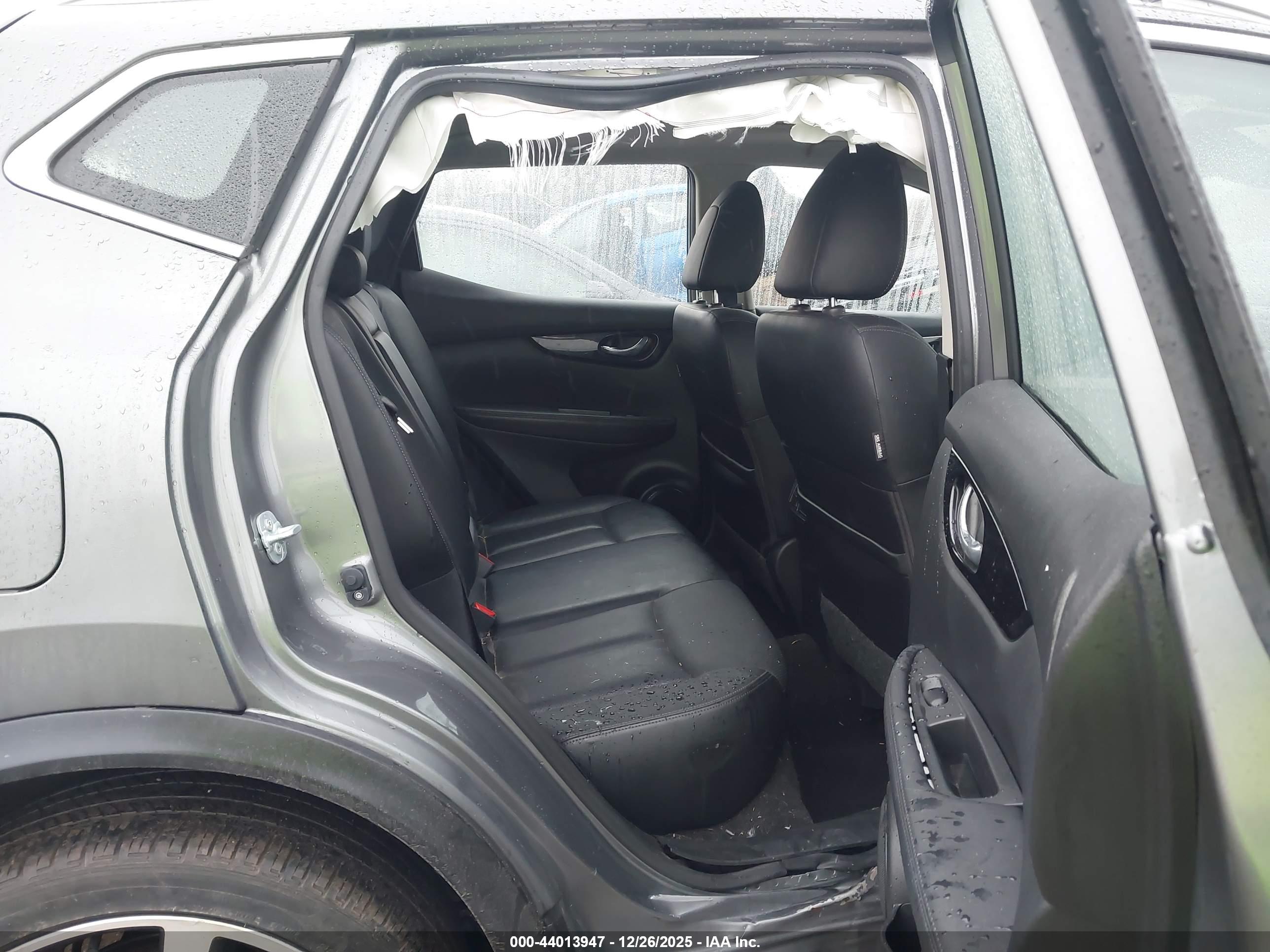 NISSAN ROGUE image 8