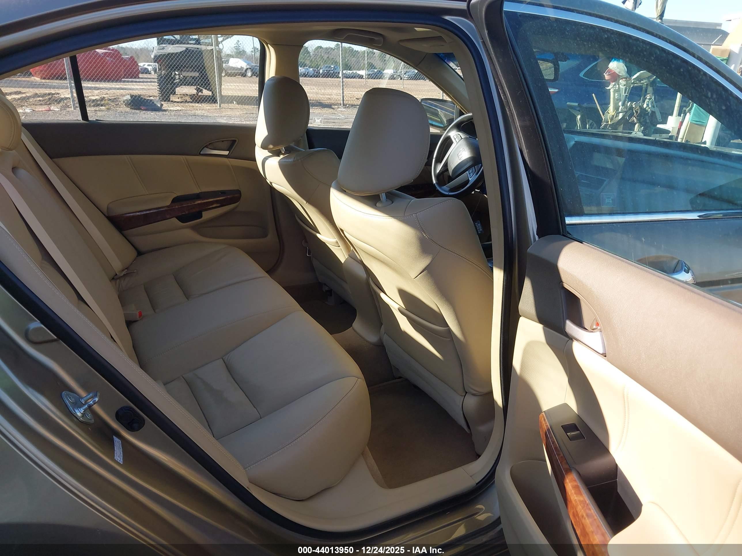 HONDA ACCORD image 8