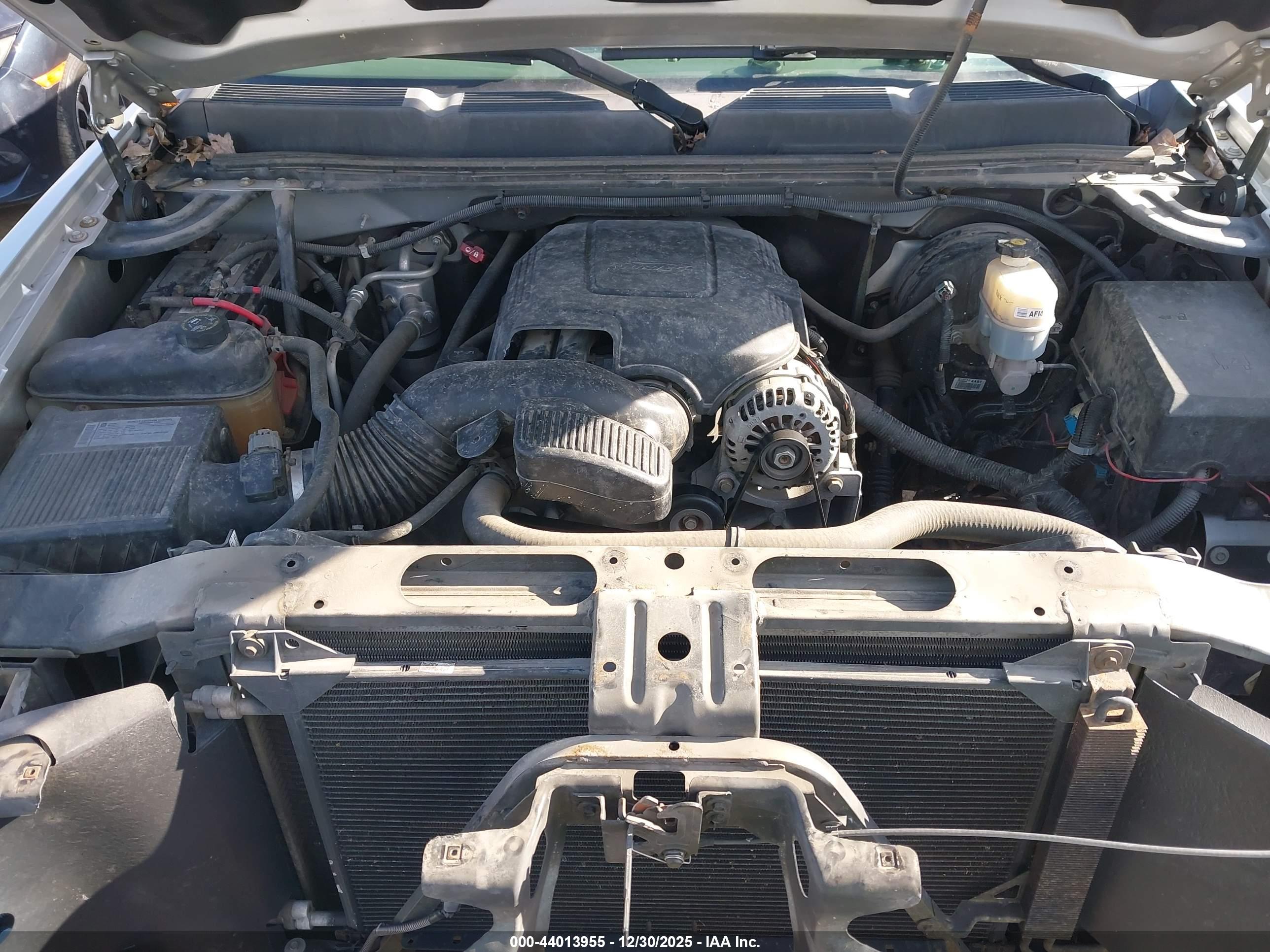 CHEVROLET SILVERADO image 10