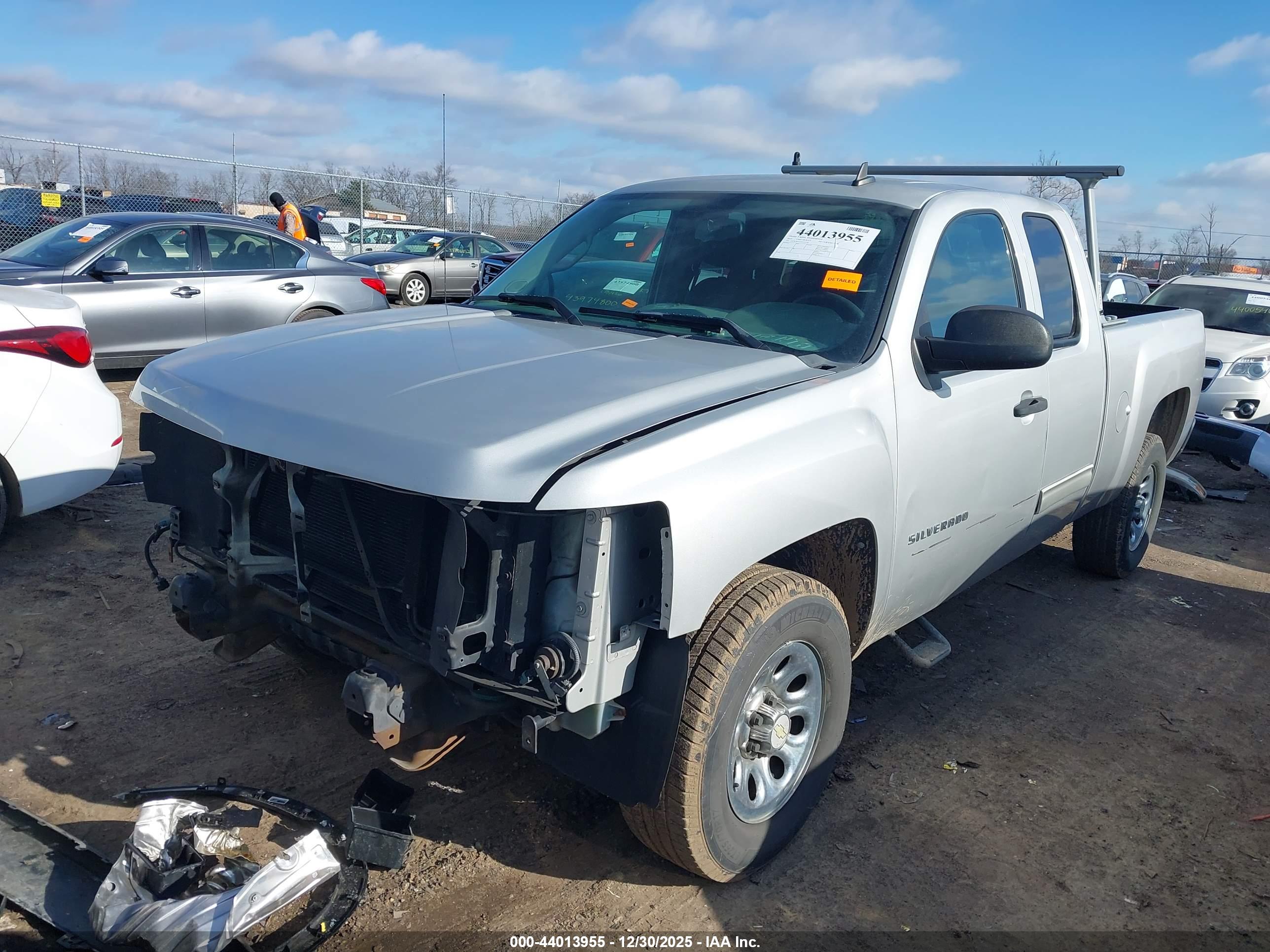 CHEVROLET SILVERADO image 2