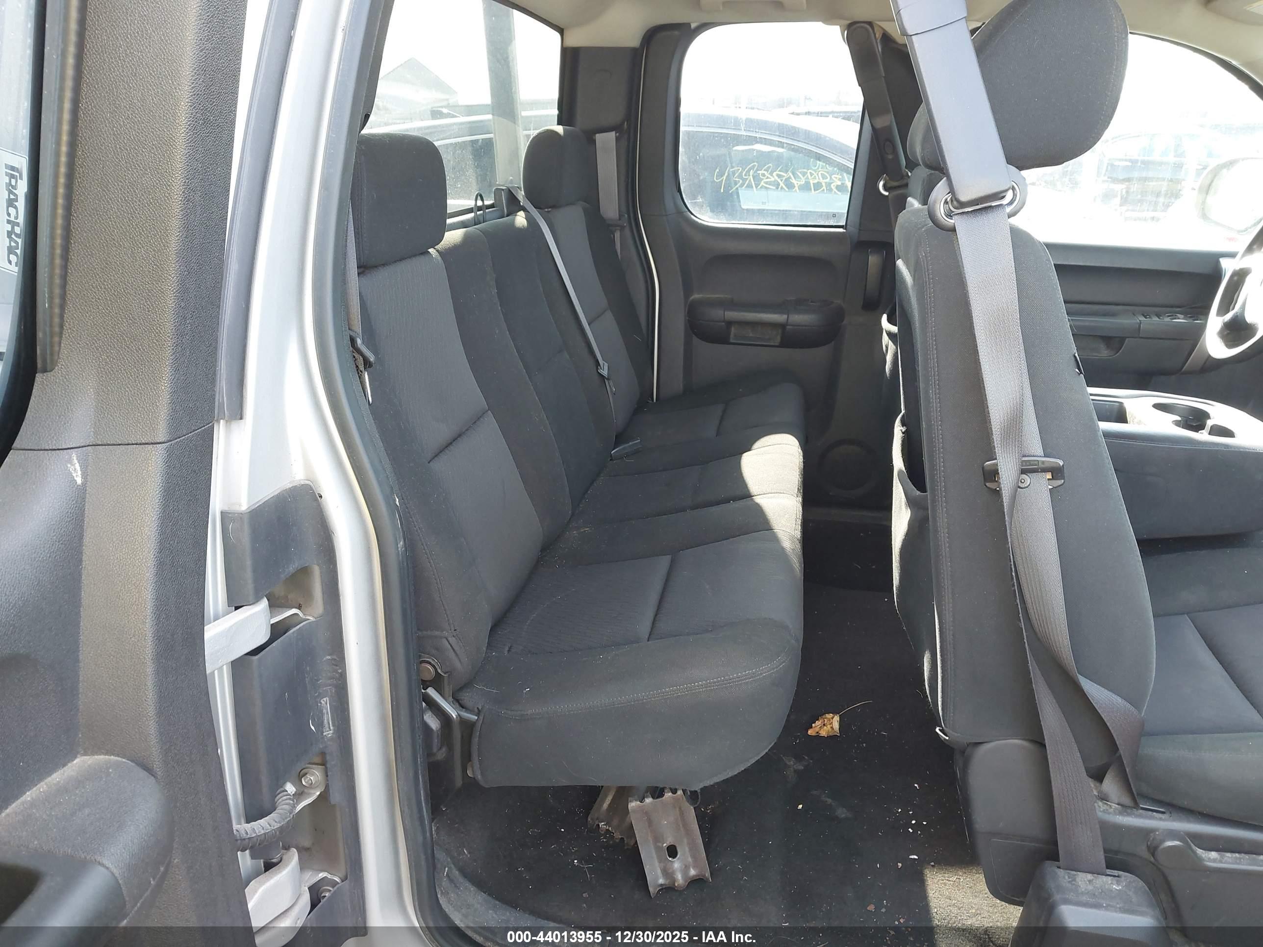 CHEVROLET SILVERADO image 8