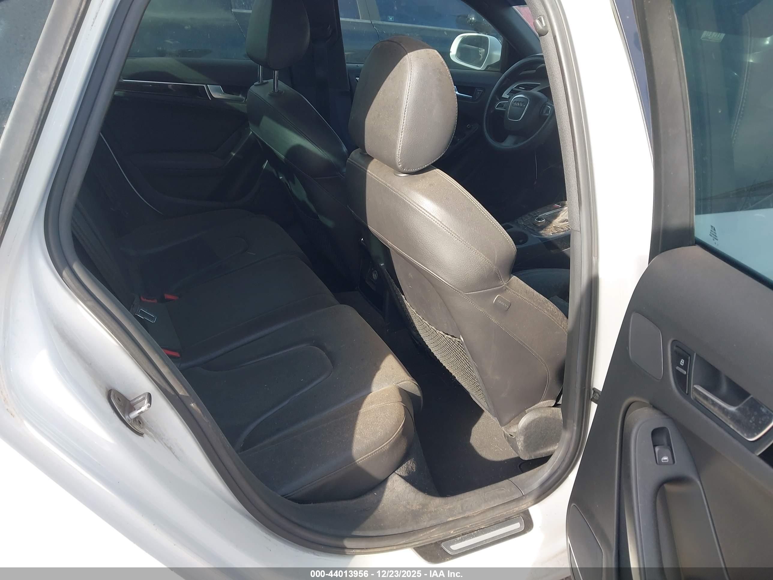 AUDI A4 image 8