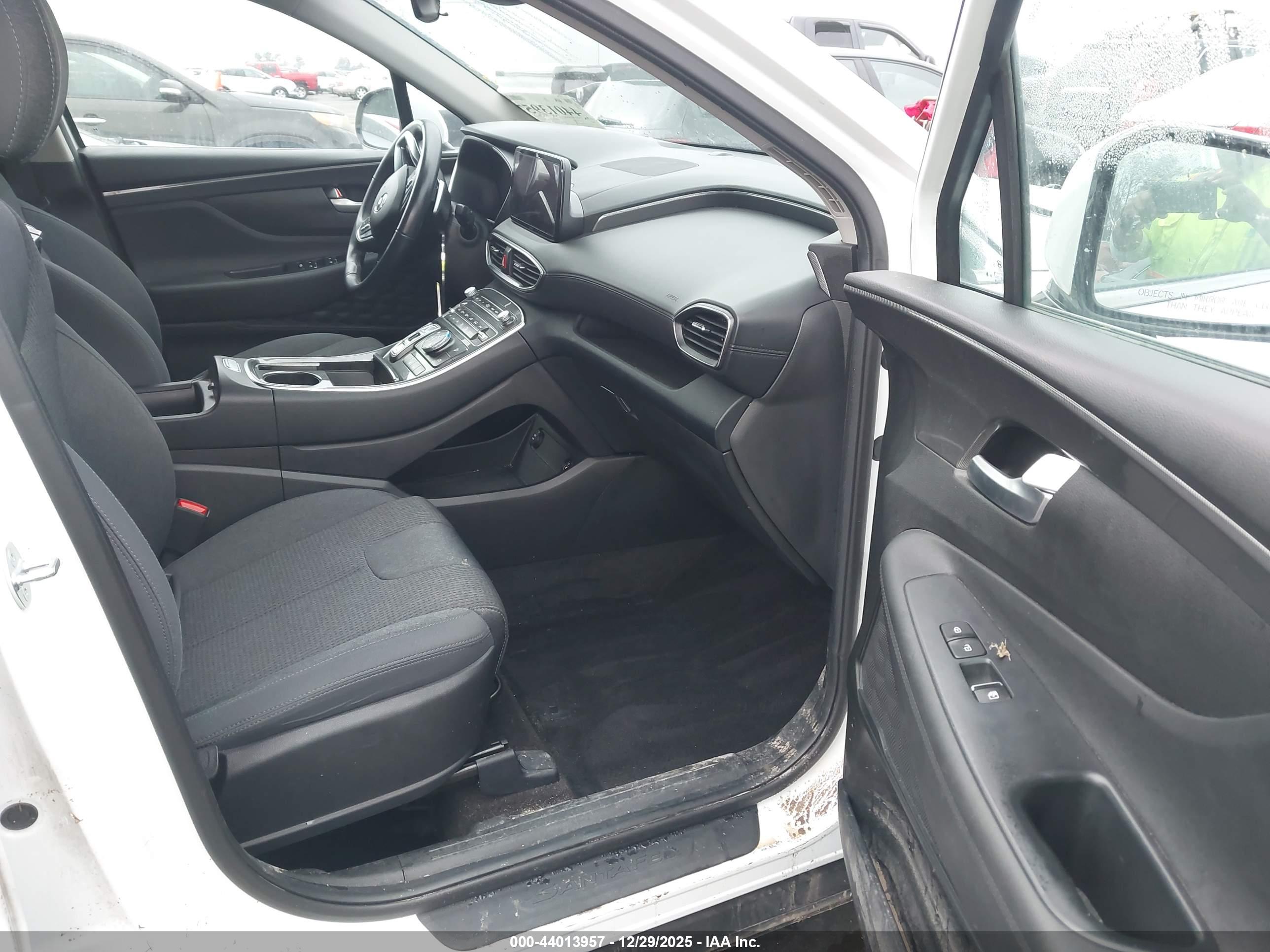HYUNDAI SANTA image 5