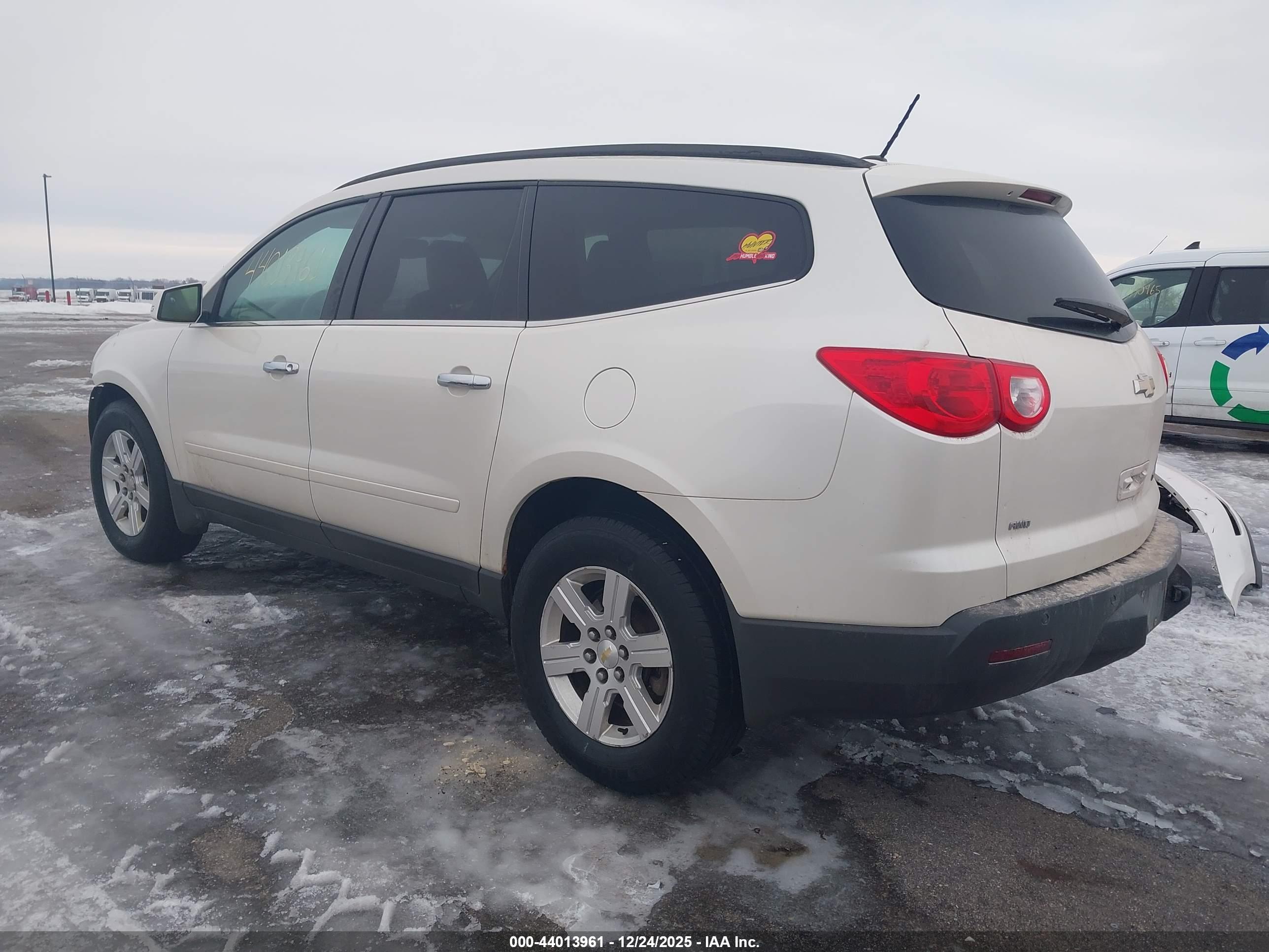 CHEVROLET TRAVERSE image 3