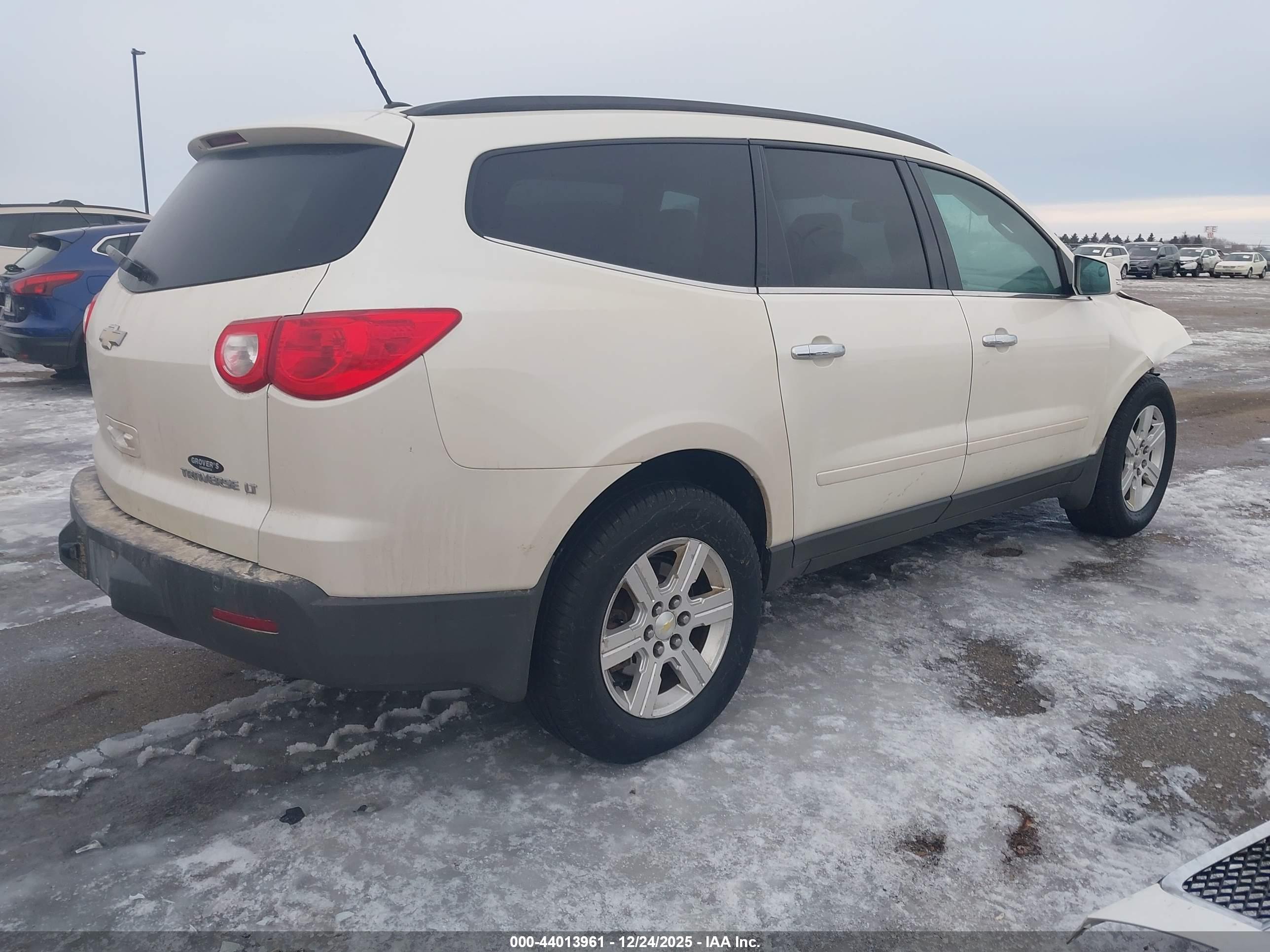 CHEVROLET TRAVERSE image 4