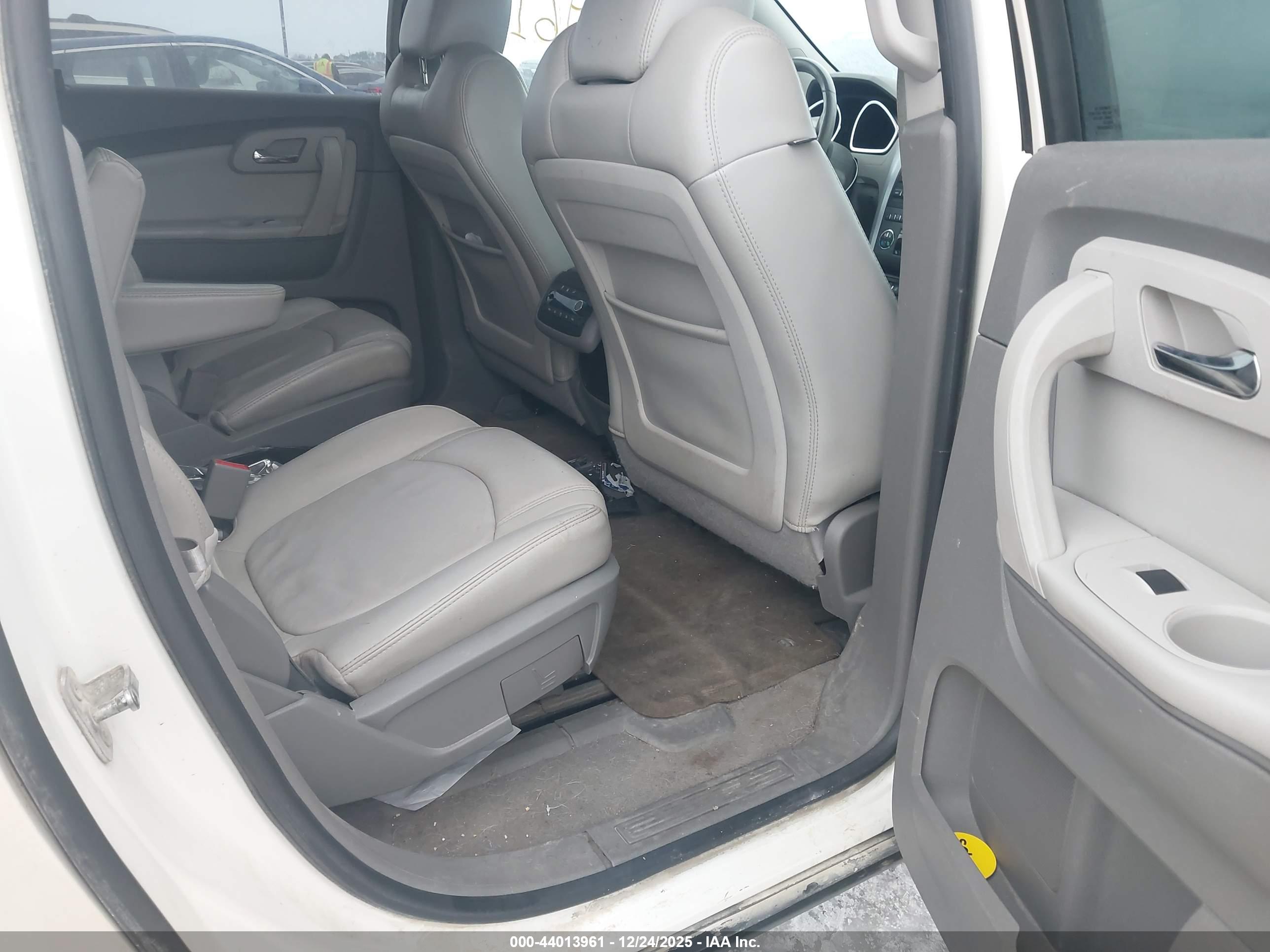 CHEVROLET TRAVERSE image 8
