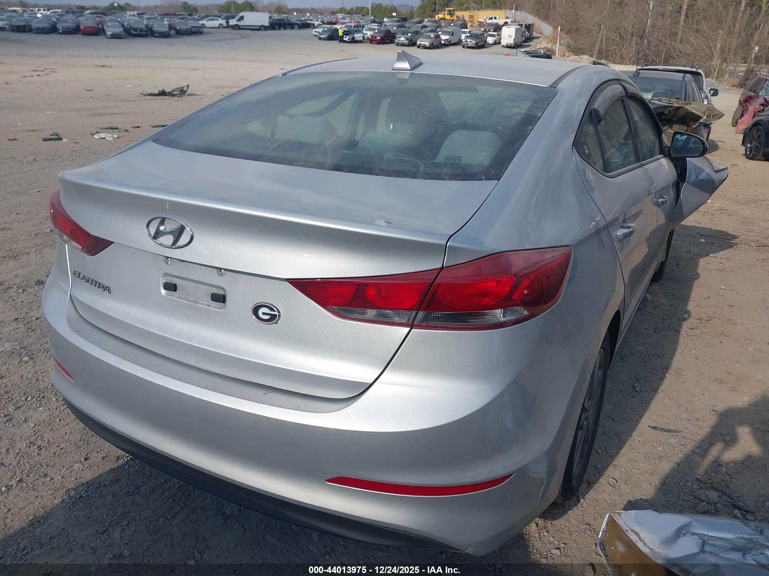 HYUNDAI ELANTRA image 4