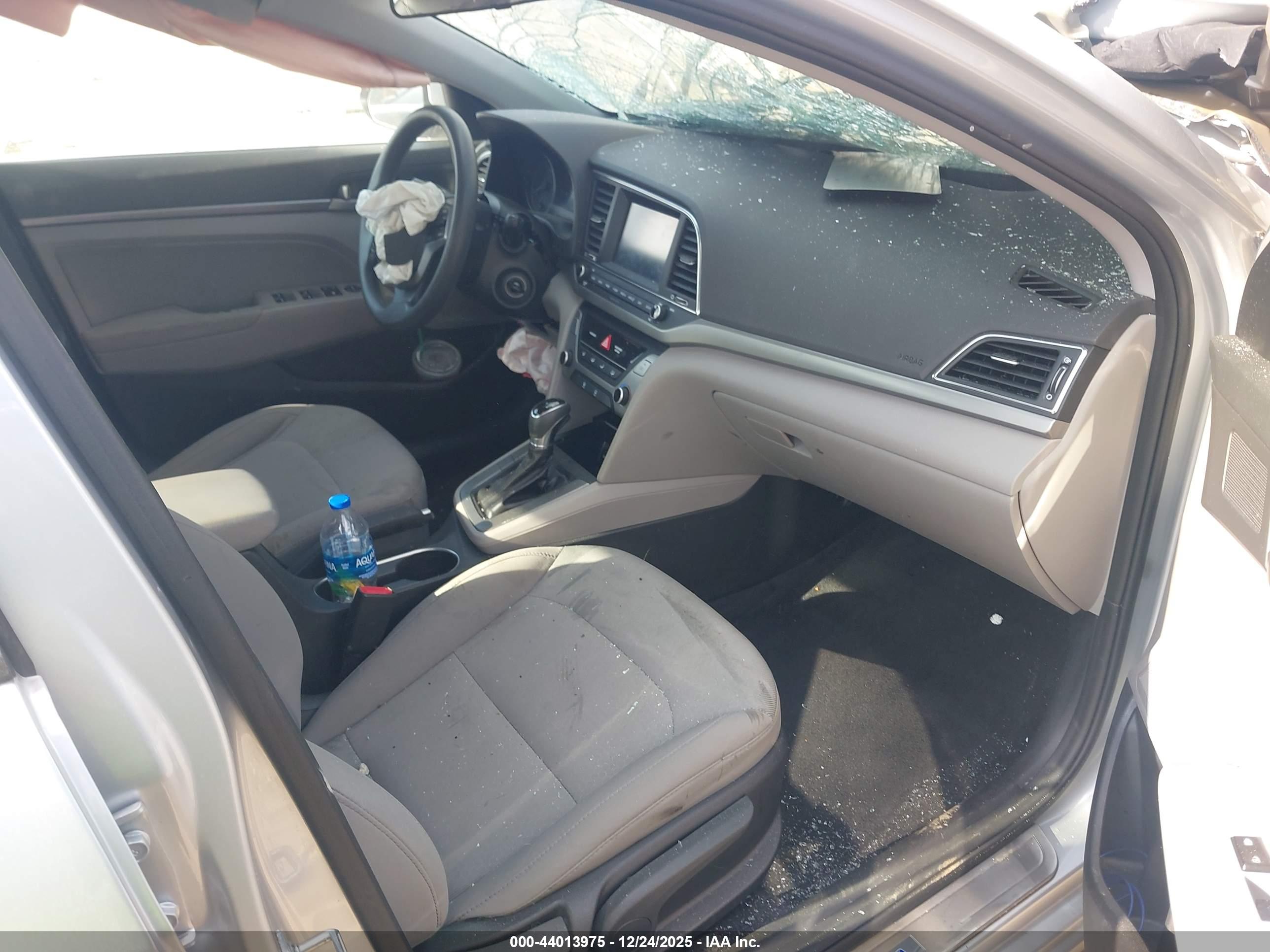 HYUNDAI ELANTRA image 5