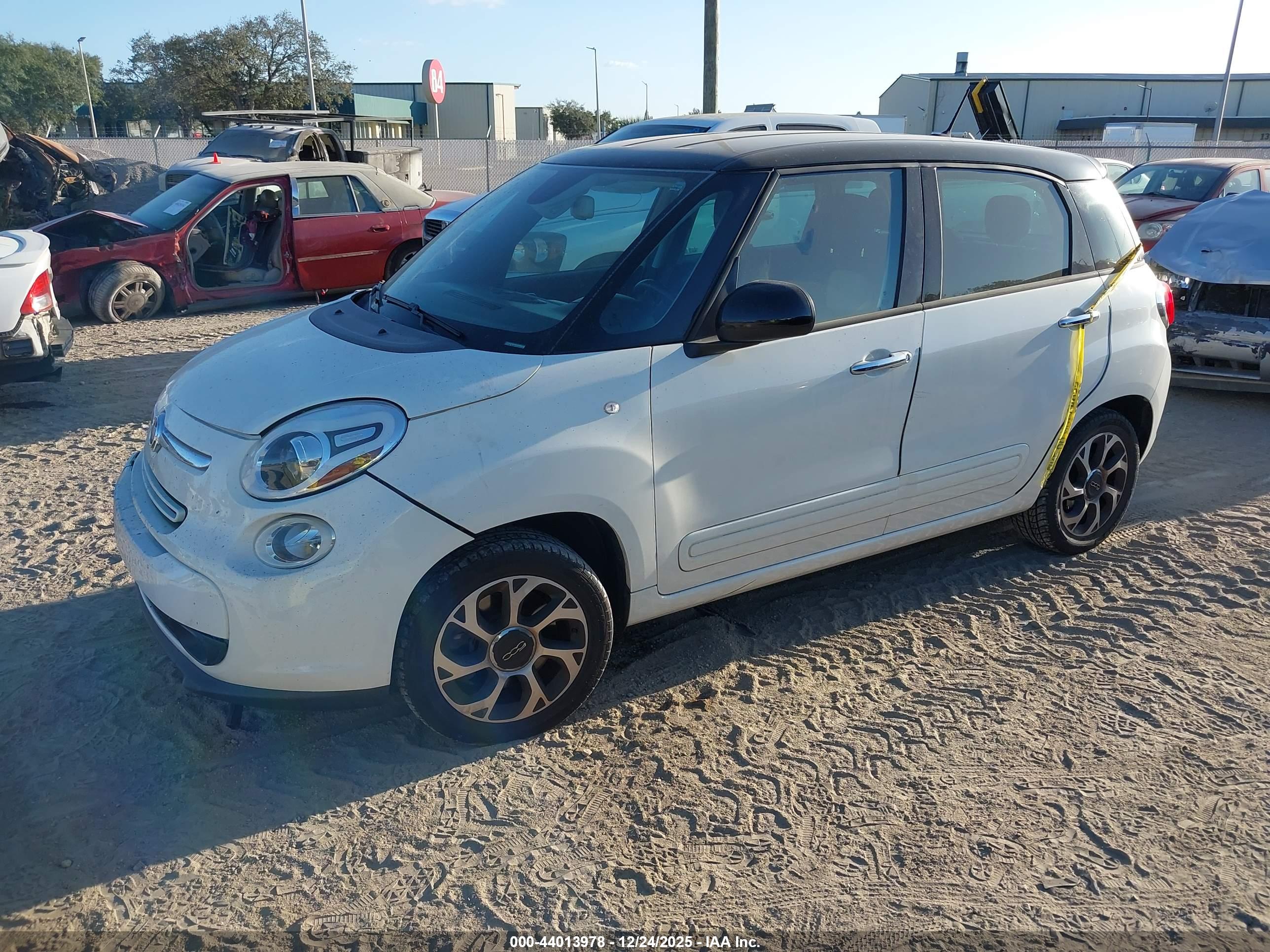FIAT 500L image 2