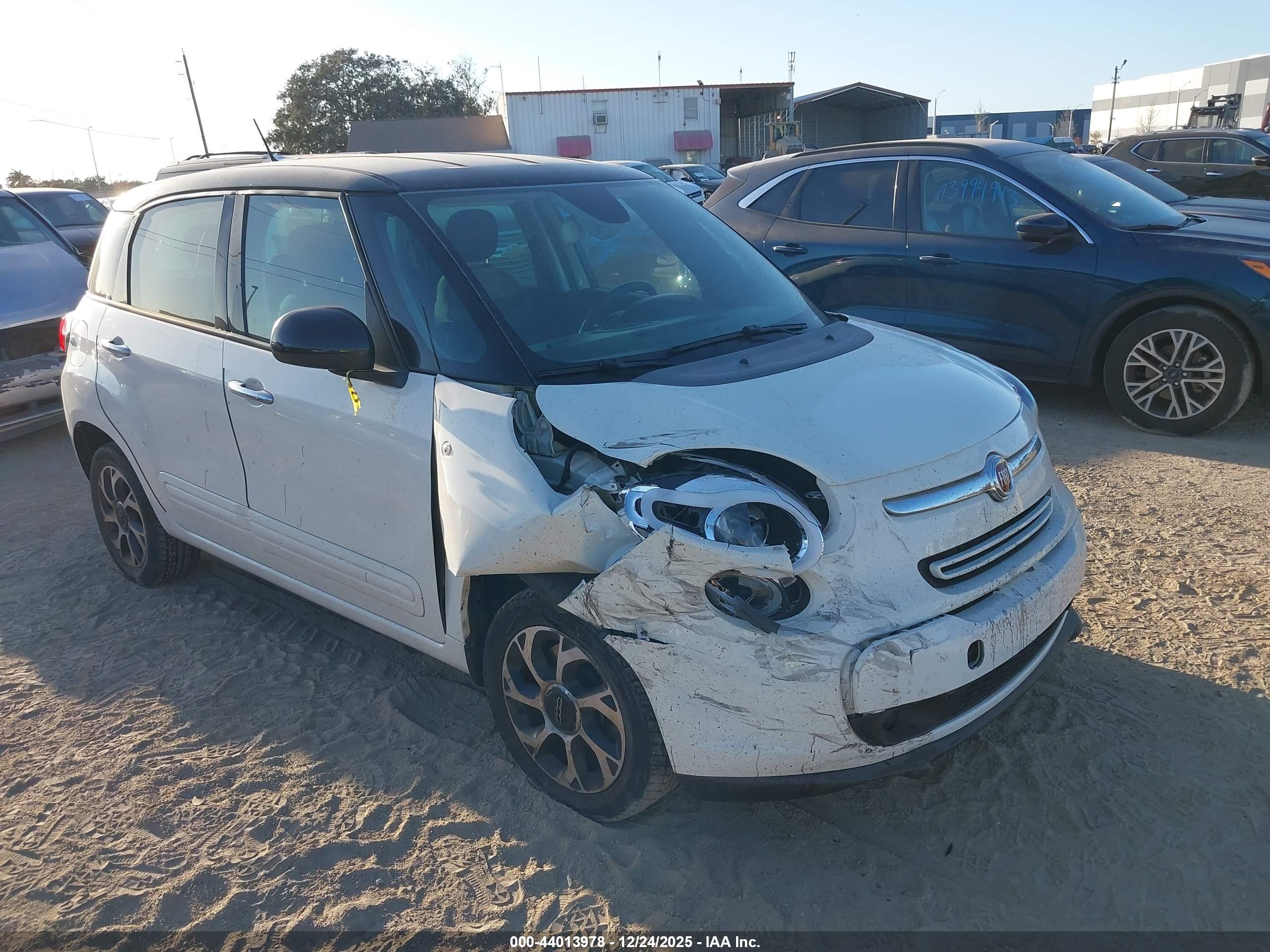 FIAT 500L image 6