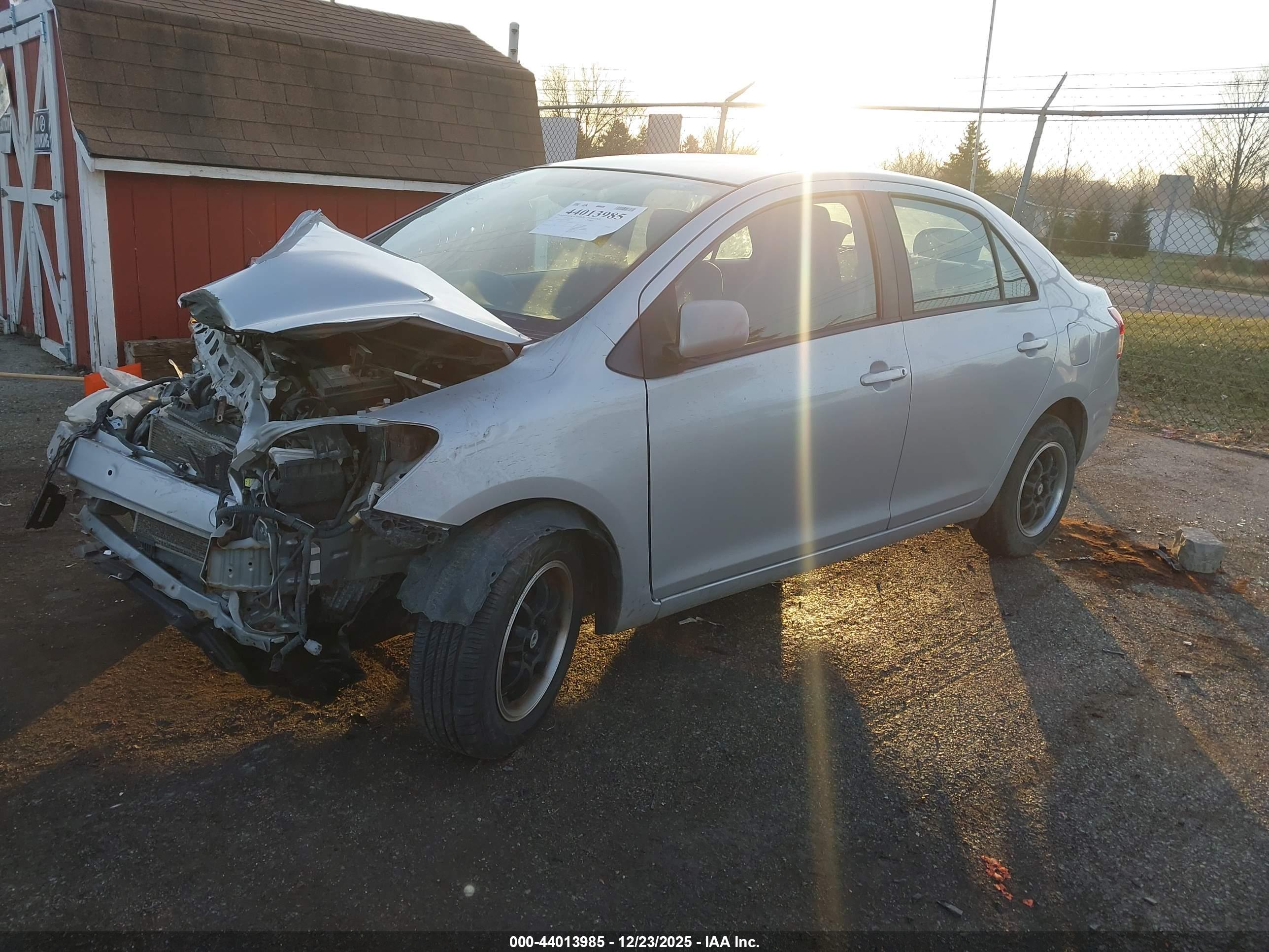 TOYOTA YARIS image 2