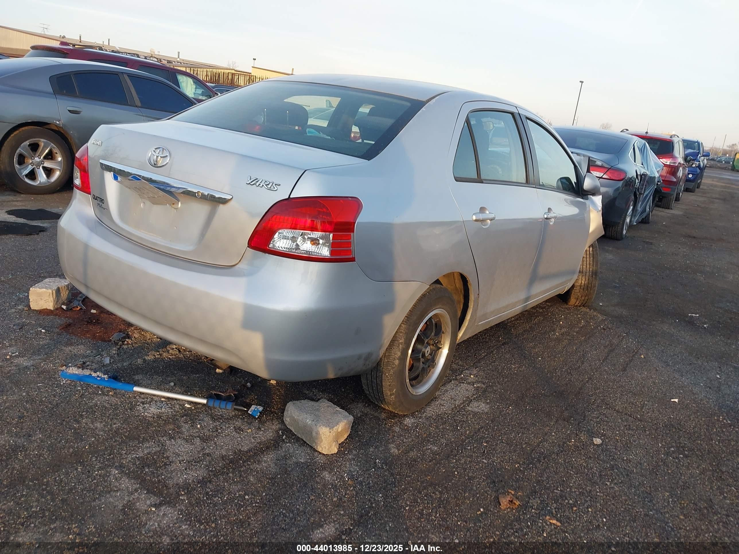 TOYOTA YARIS image 4