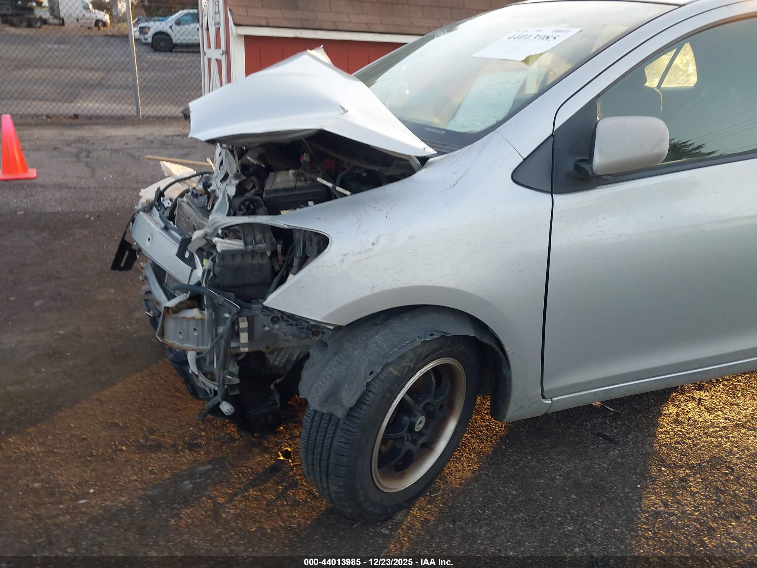 TOYOTA YARIS image 6
