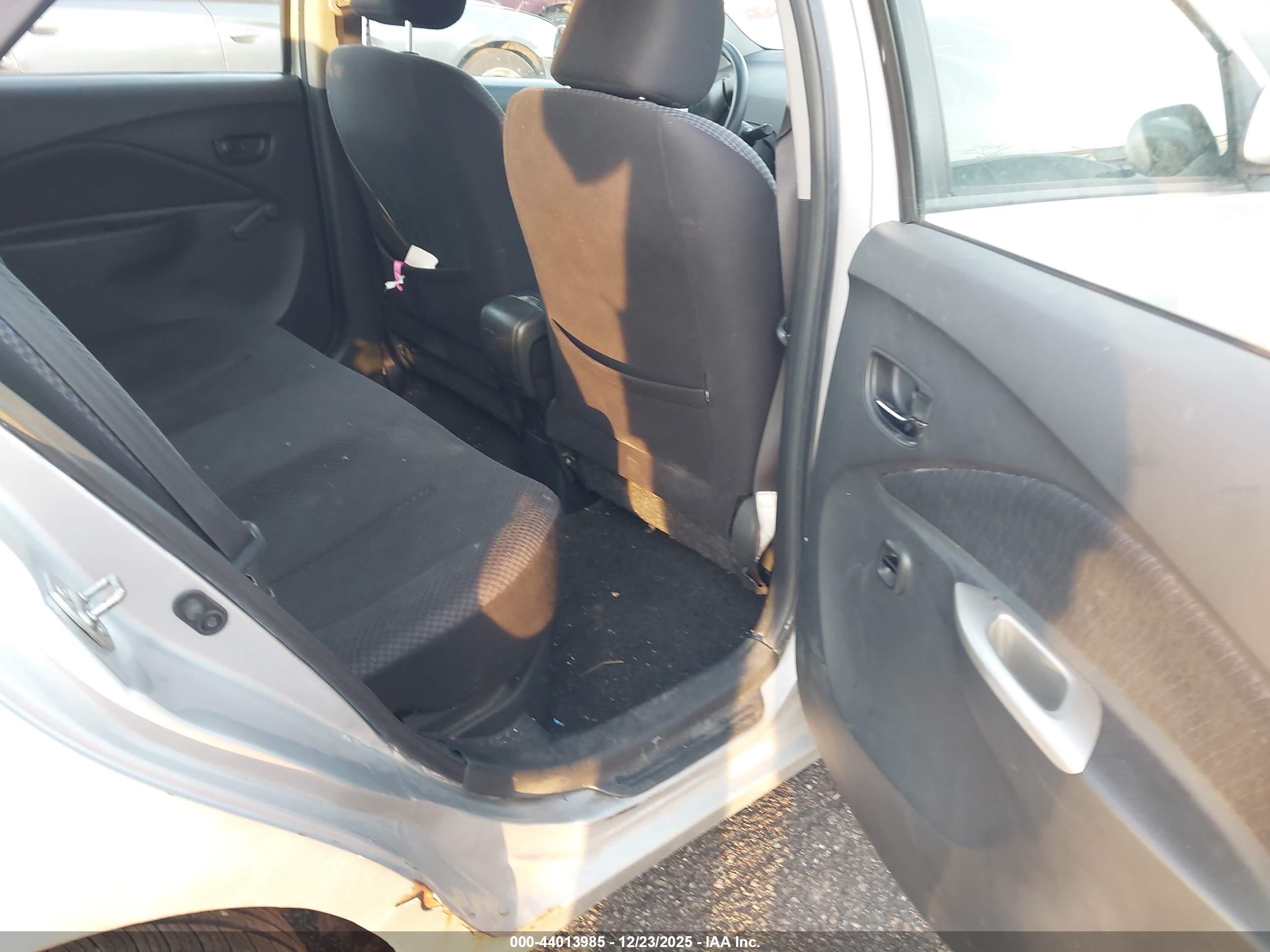 TOYOTA YARIS image 8