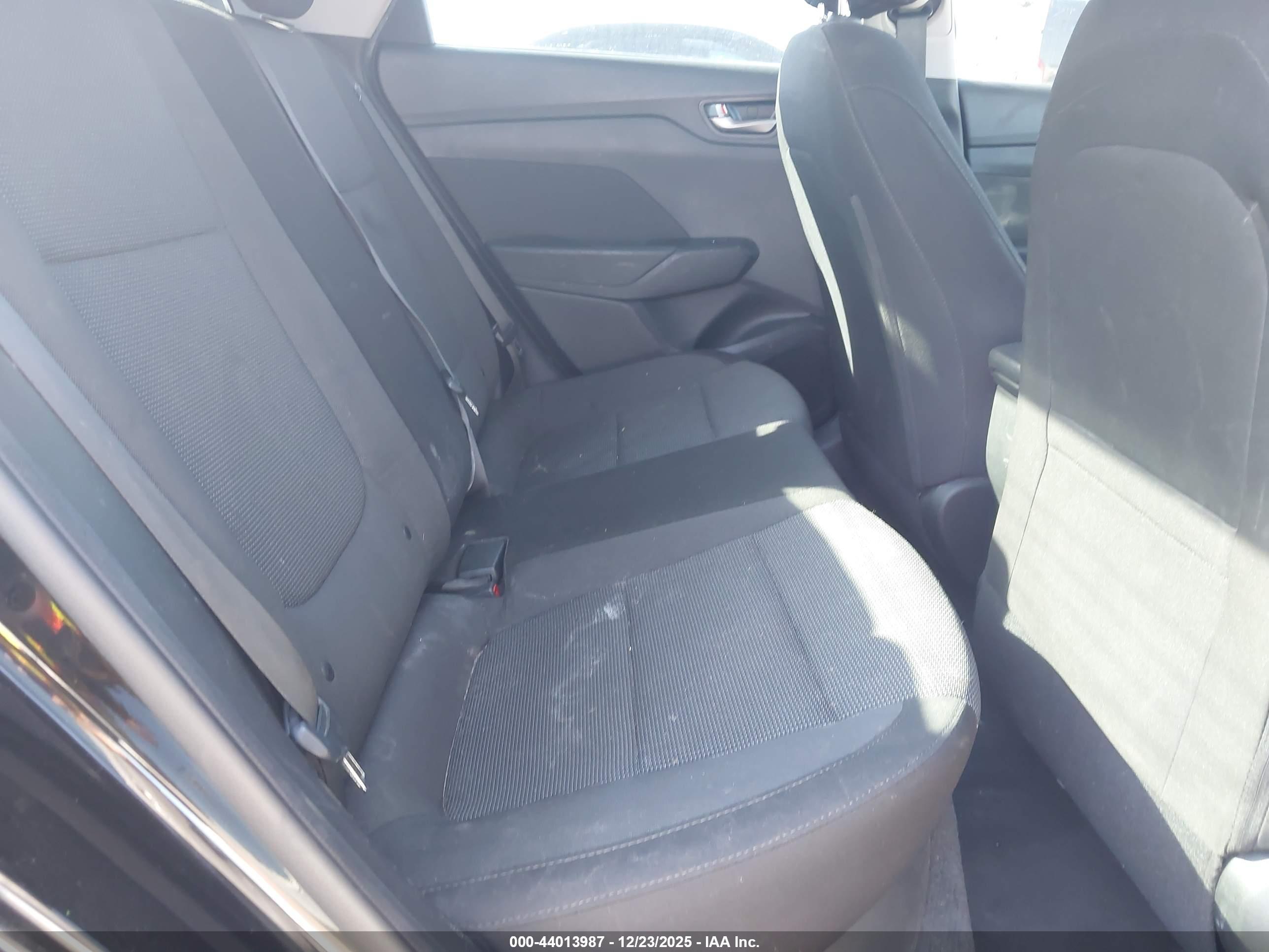 HYUNDAI ACCENT image 8