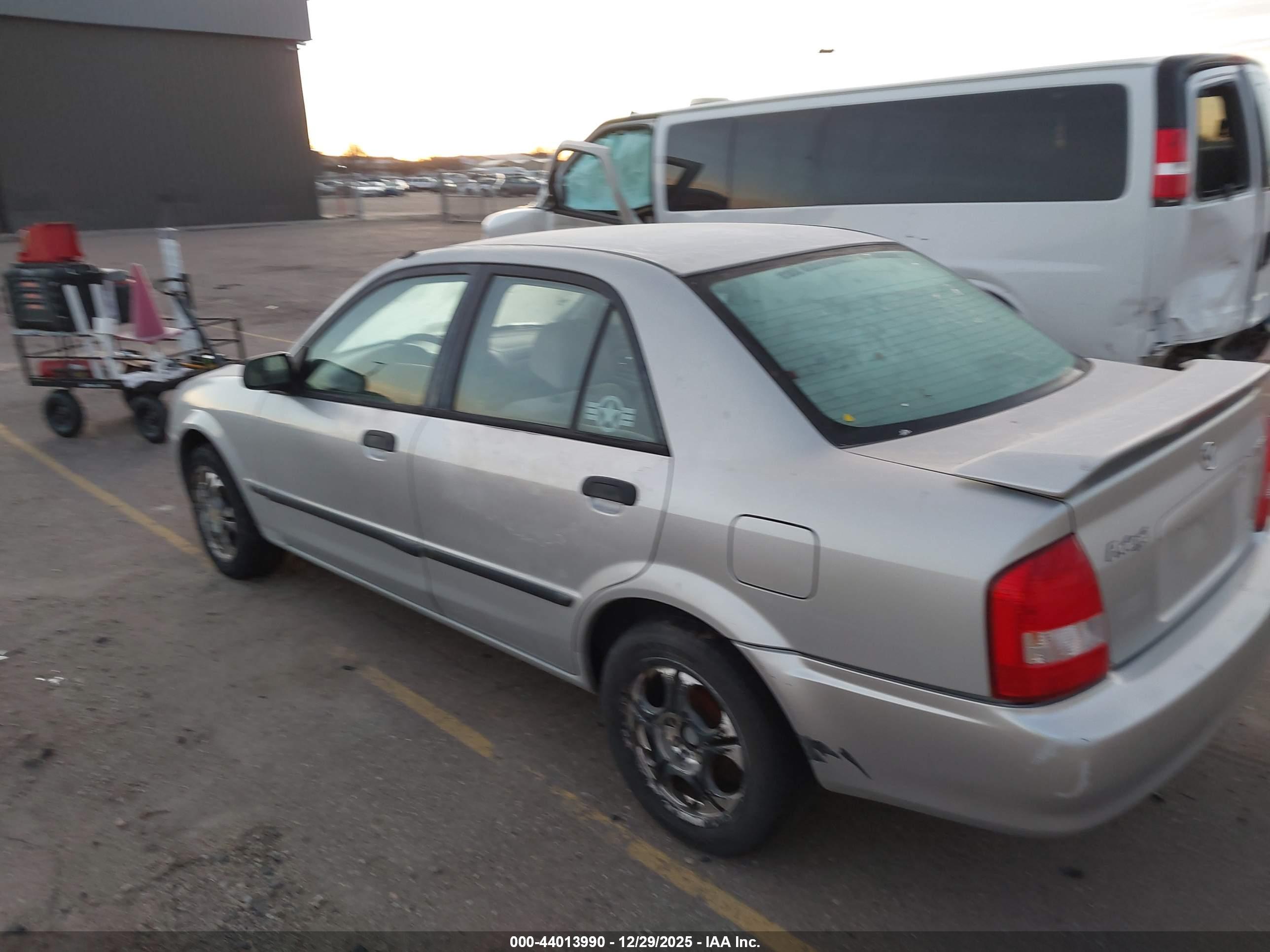 MAZDA PROTEGE image 3