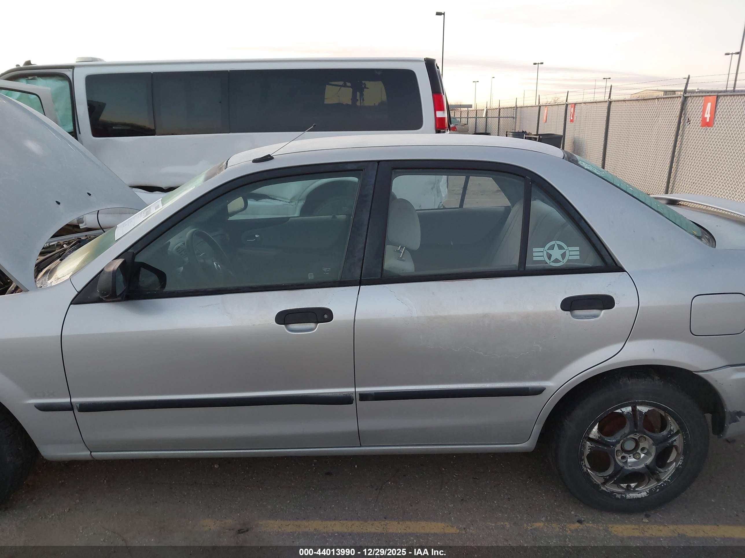 MAZDA PROTEGE image 6