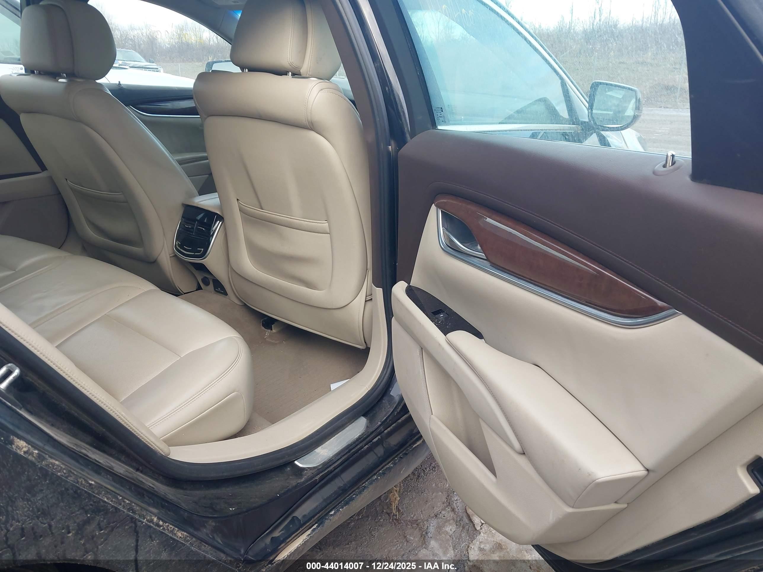 CADILLAC XTS image 8