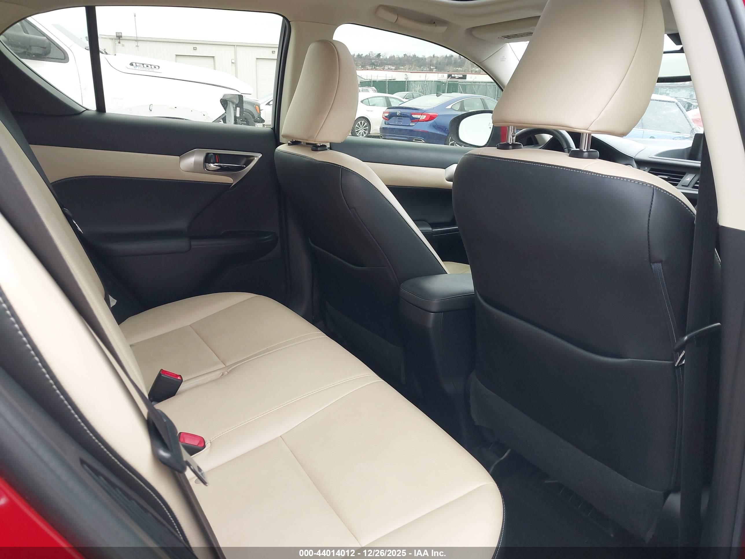 LEXUS CT image 8