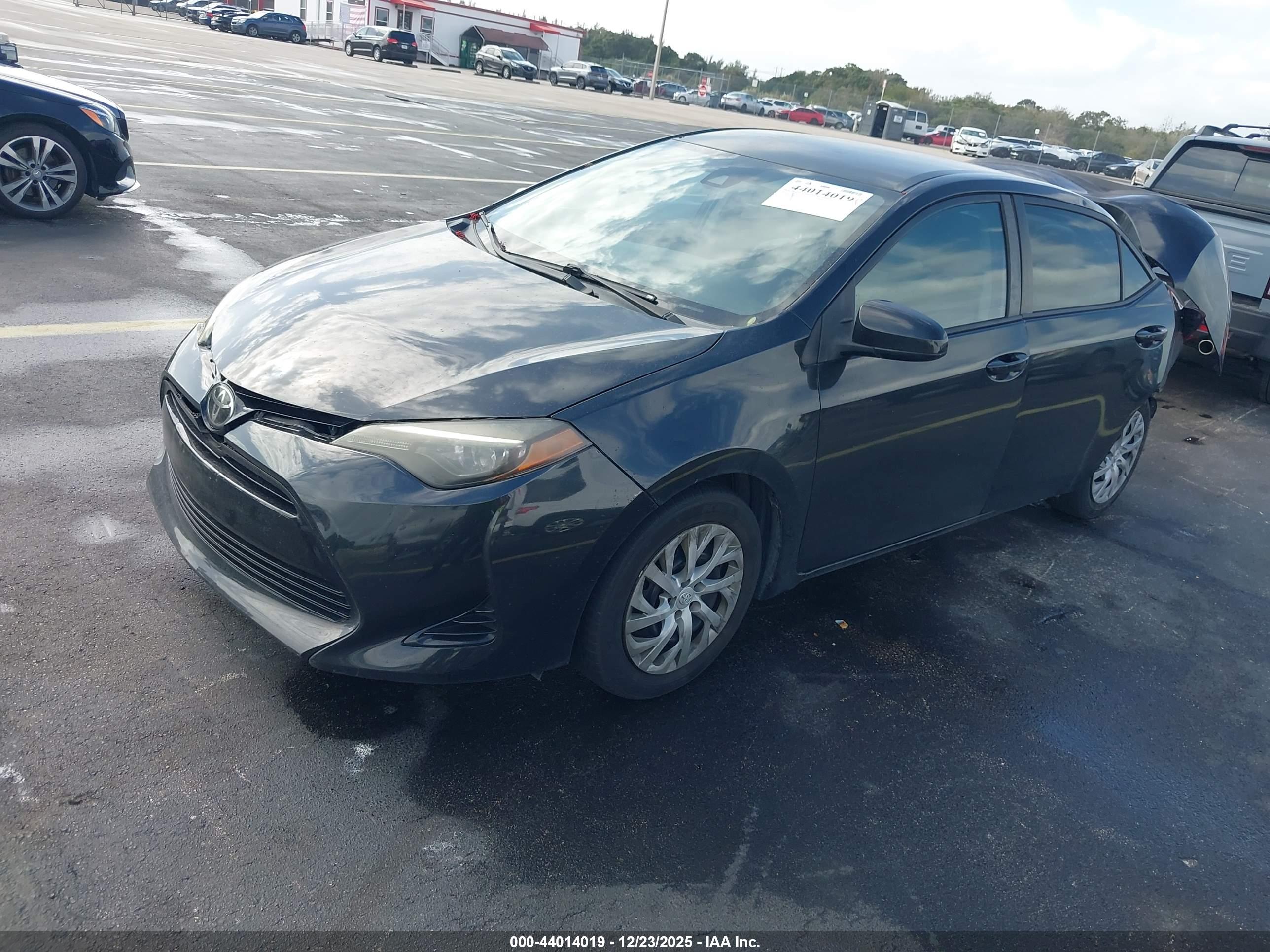 TOYOTA COROLLA image 2
