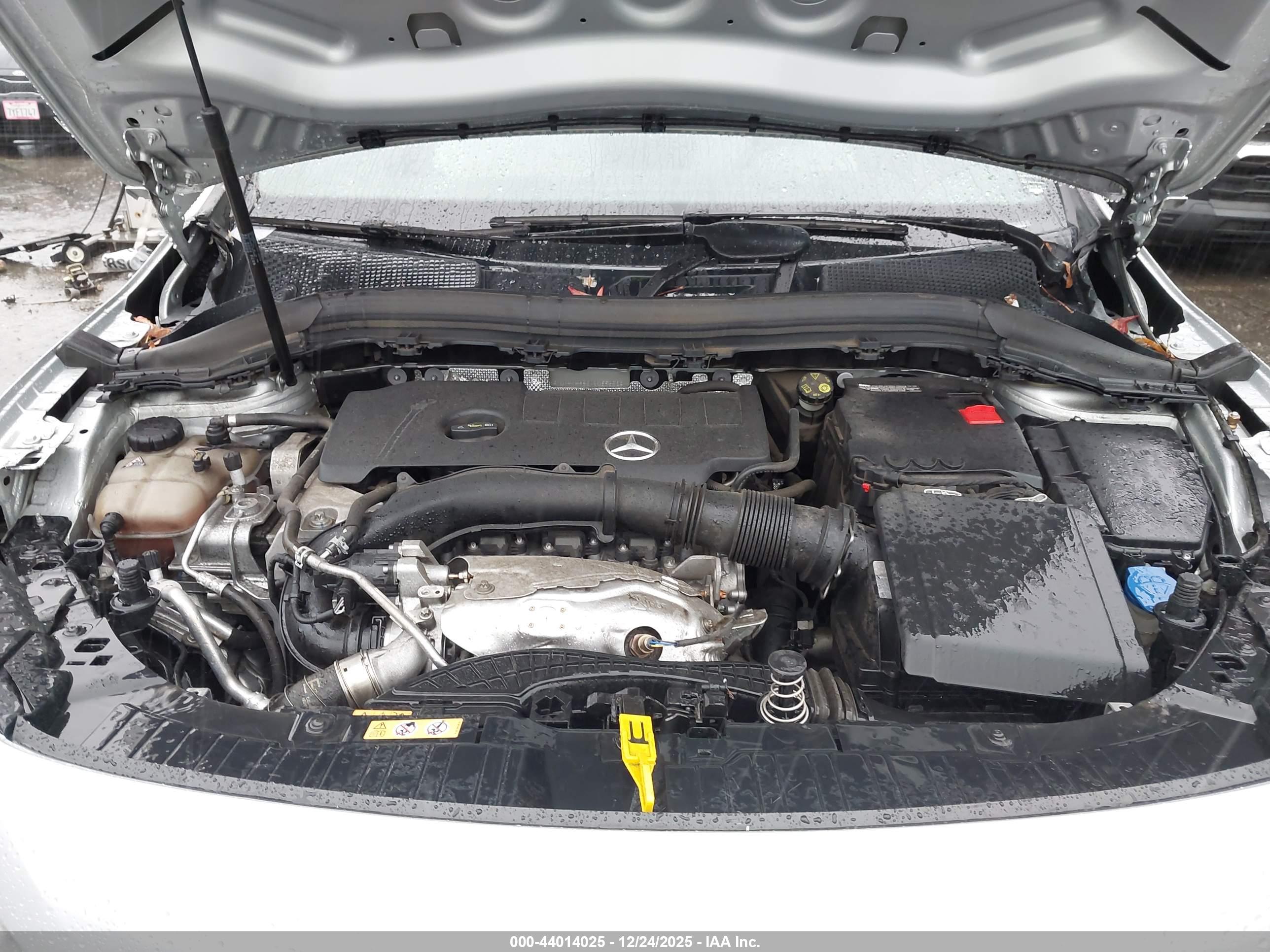 MERCEDES-BENZ GLA image 10